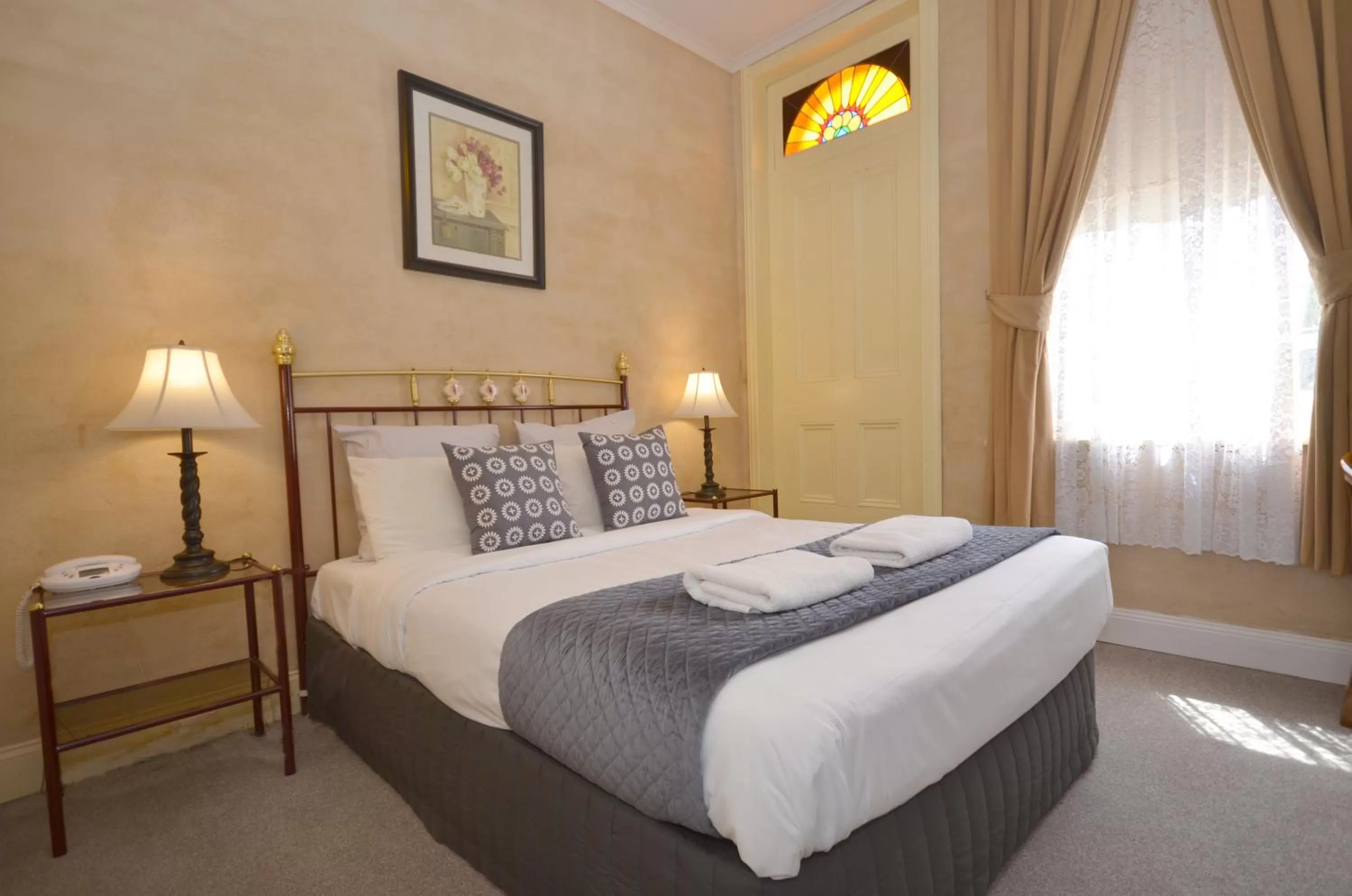 Bed in Central Springs Inn