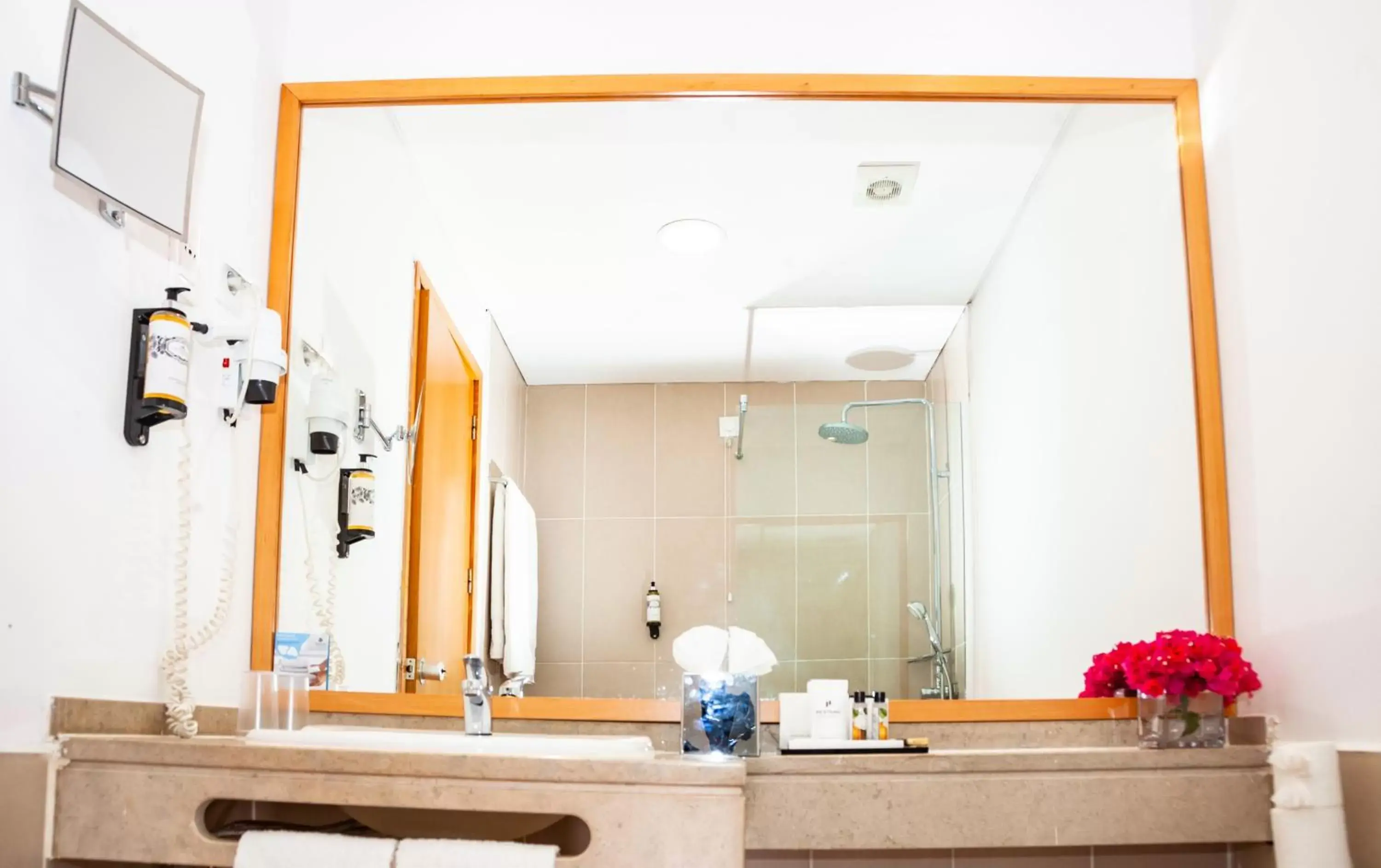 Bathroom in Pestana Tropico Ocean & City Hotel