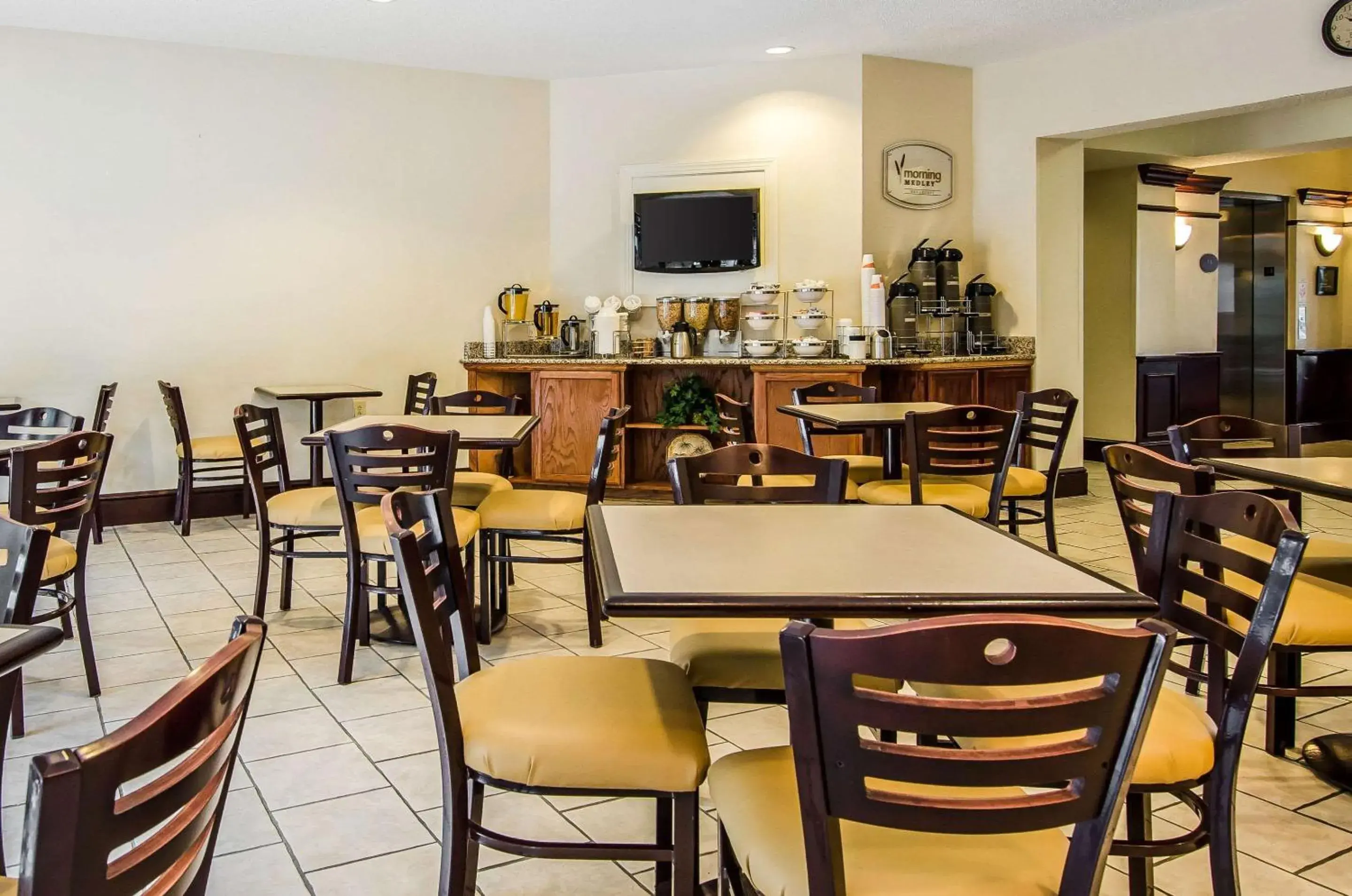 Restaurant/Places to Eat in Sleep Inn & Suites Danville