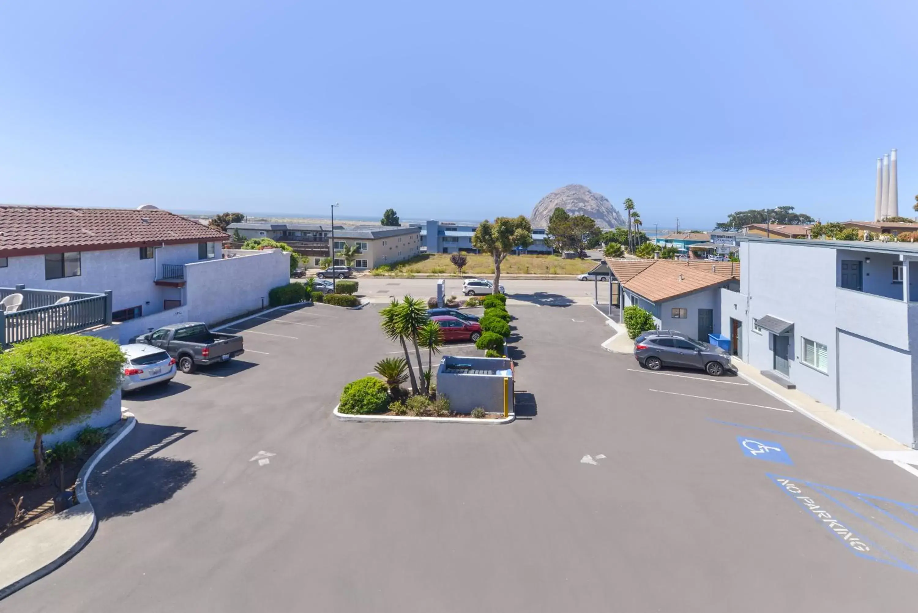 Property building in Pacific Shores Inn - Morro Bay