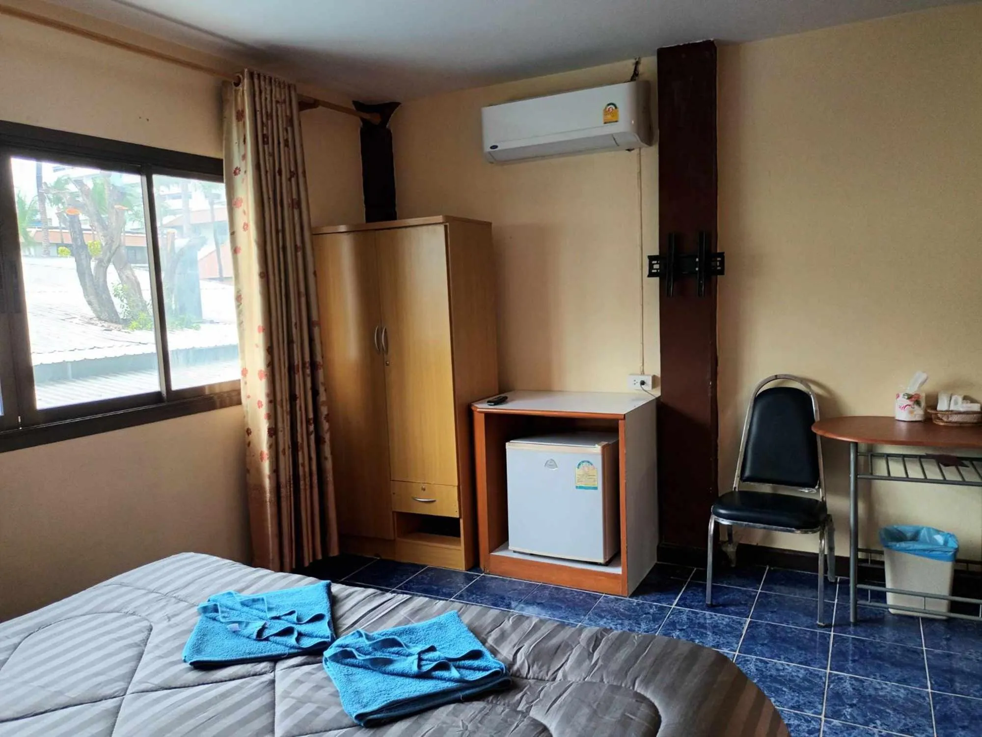 Bed in Patong Rose Guest House 50m to Beach