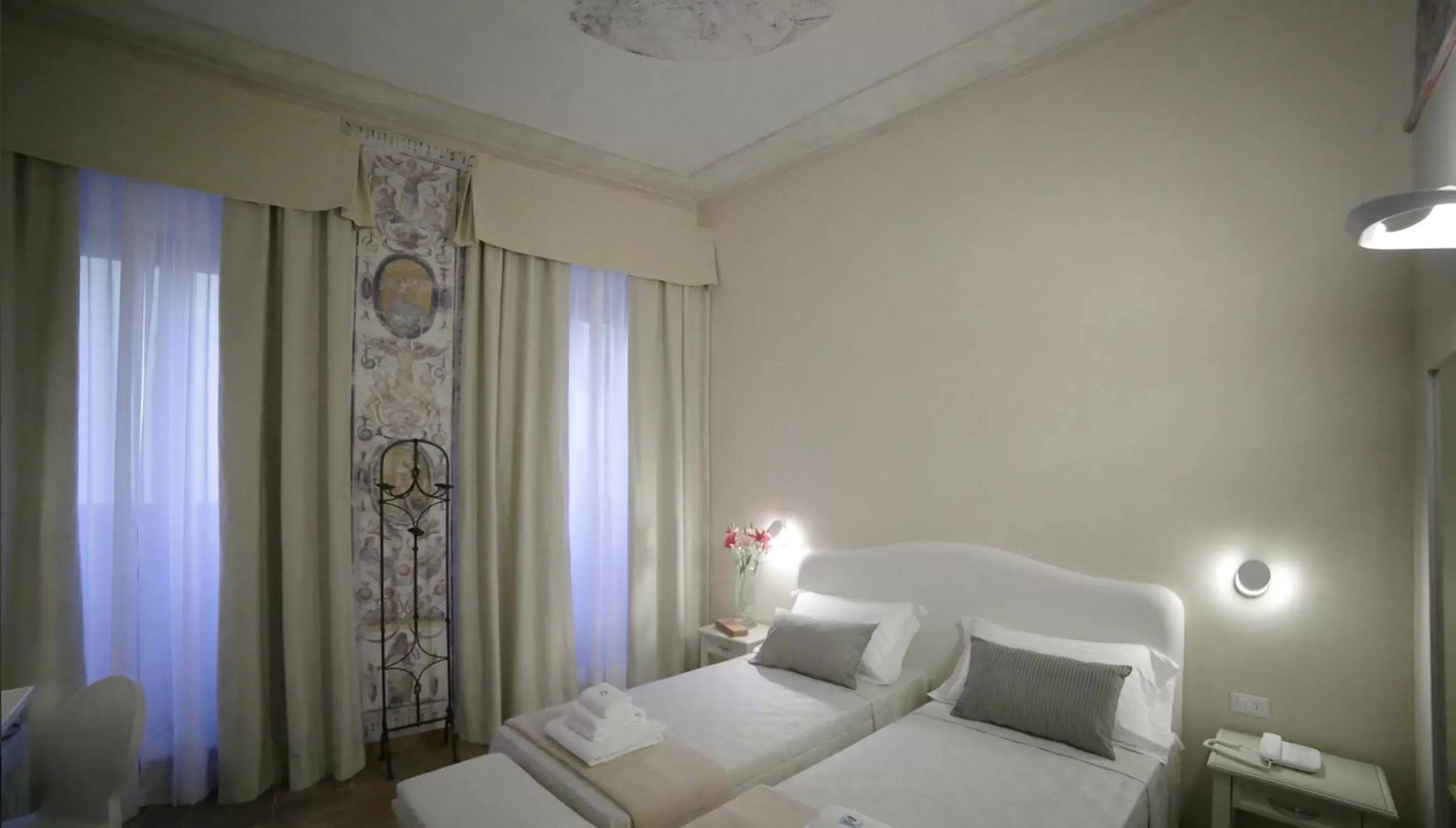 Decorative detail, Bed in Hotel Renaissance