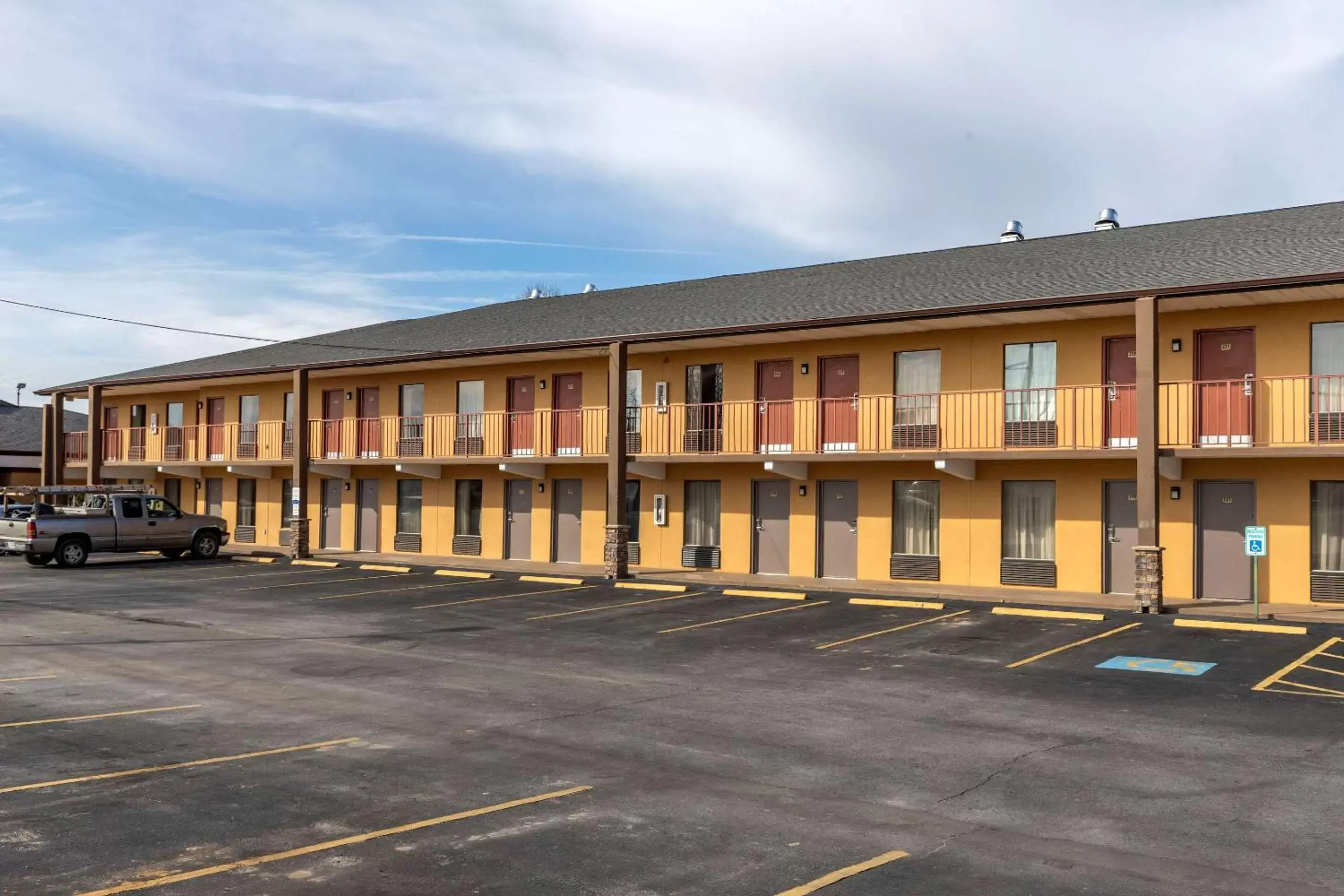 Property Building in Quality Inn South Duncan