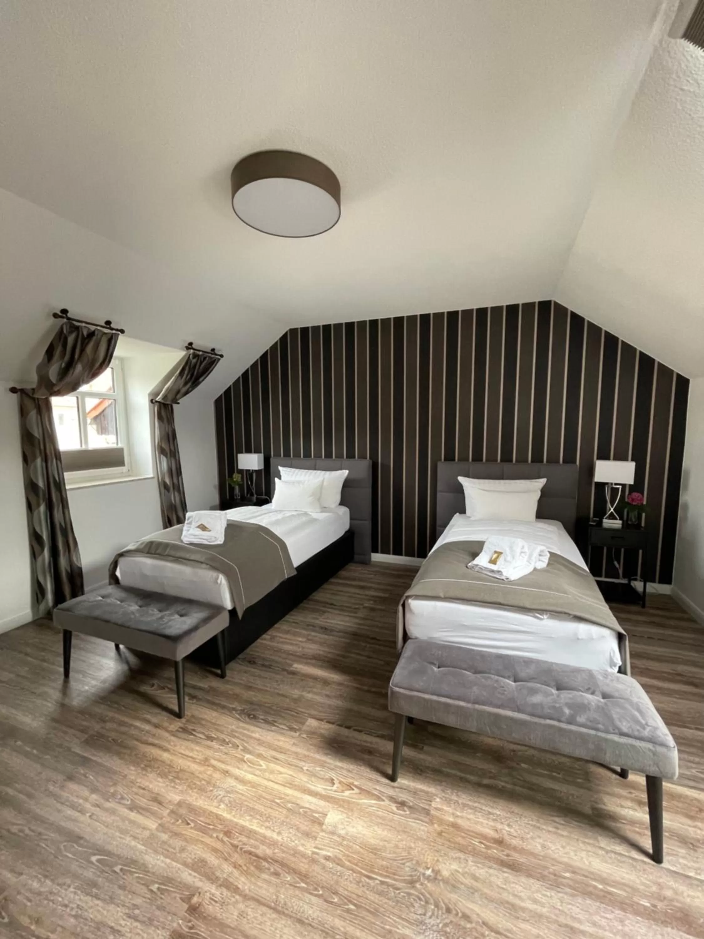 Bedroom, Bed in "Zur Altstadt - Am Fuße der Osterburg" Gaststätte, Pension, FEWO