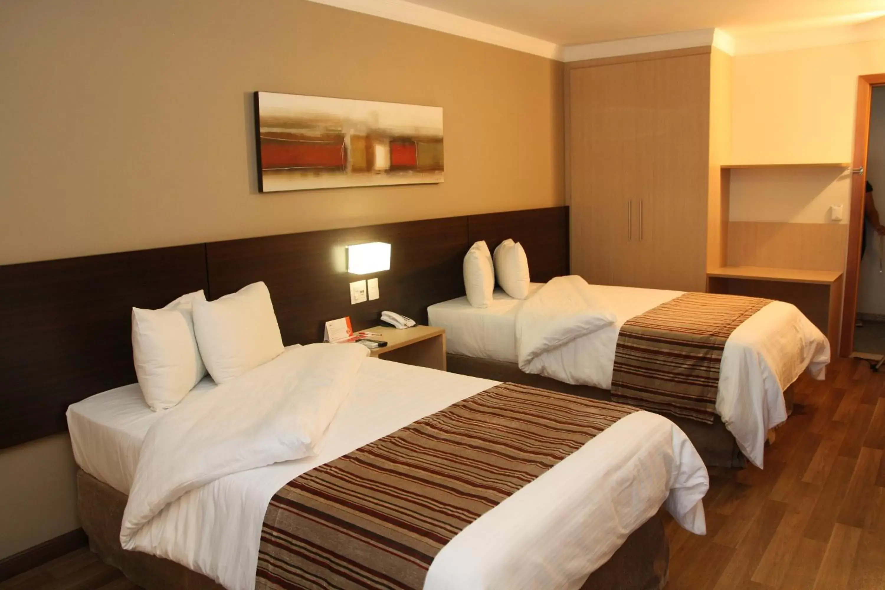 Luxury Twin in Ramada Hotel & Suites Lagoa Santa By Wyndham