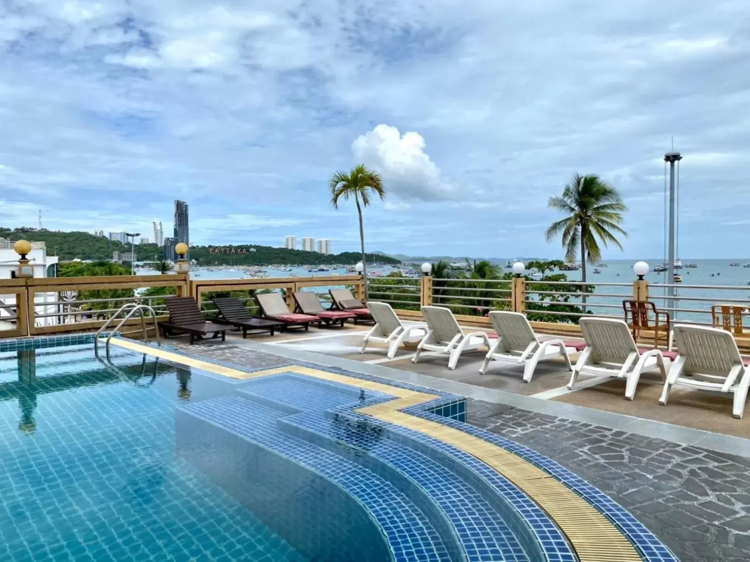 Sea view, Swimming Pool in AA Hotel Pattaya