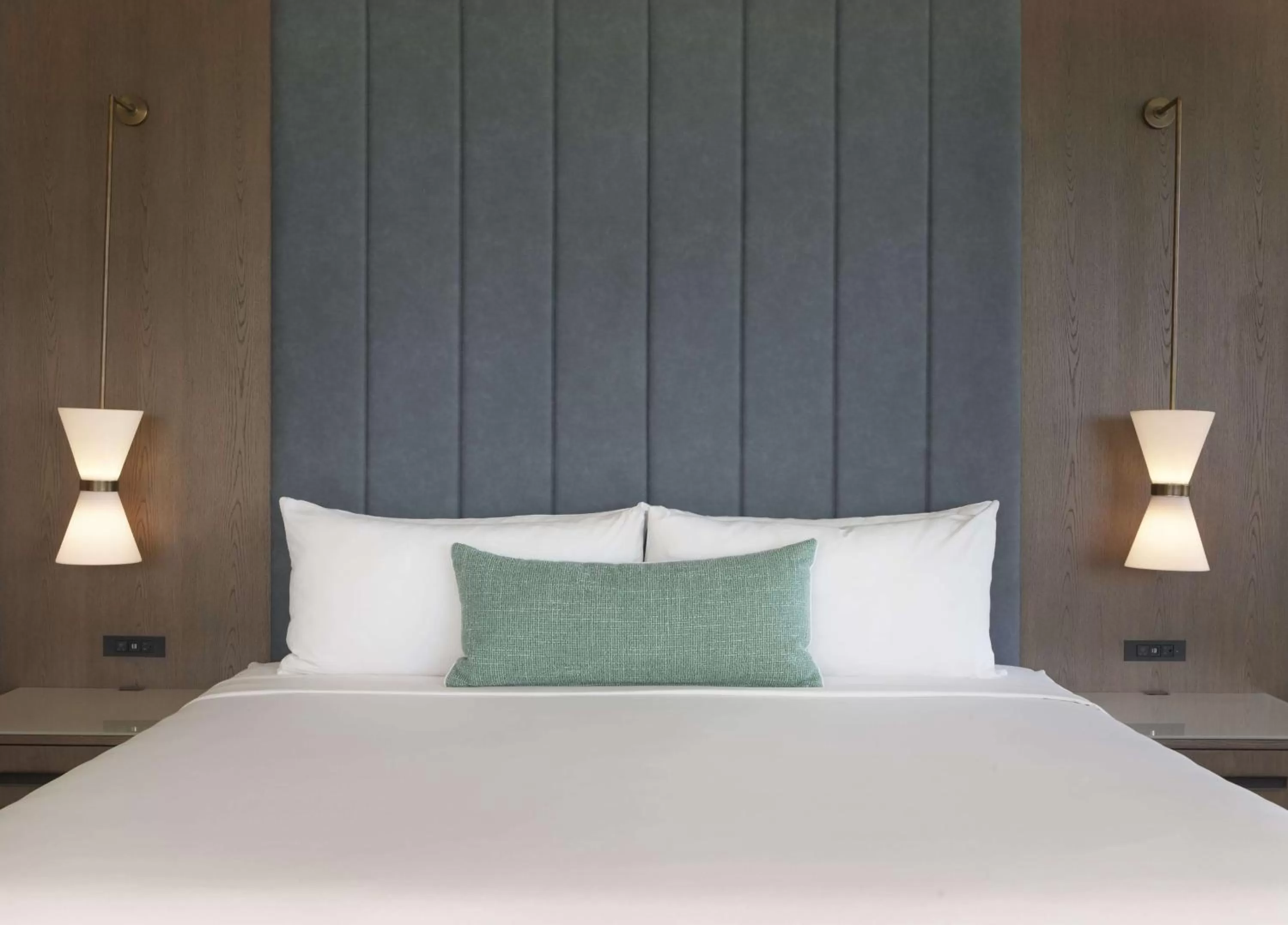 Bedroom, Bed in The Royal Sonesta Kauai Resort Lihue