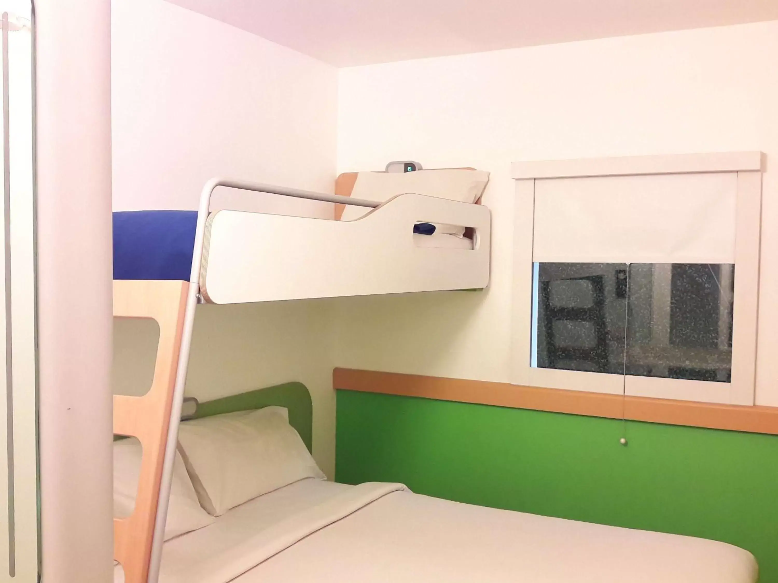 Photo of the whole room, Bunk Bed in Ibis Budget Makassar Airport