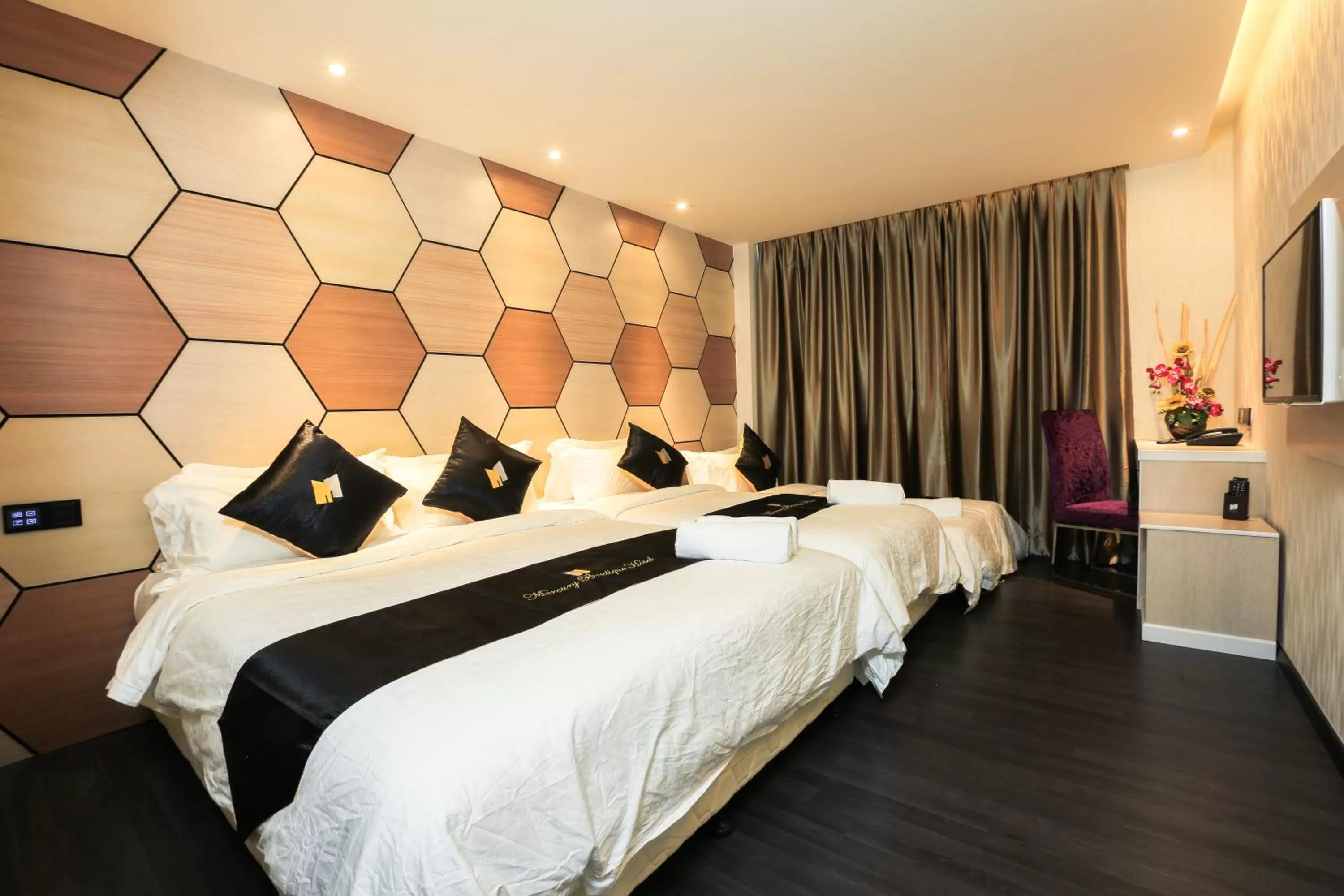 Bedroom, Bed in Mercury Boutique Hotel