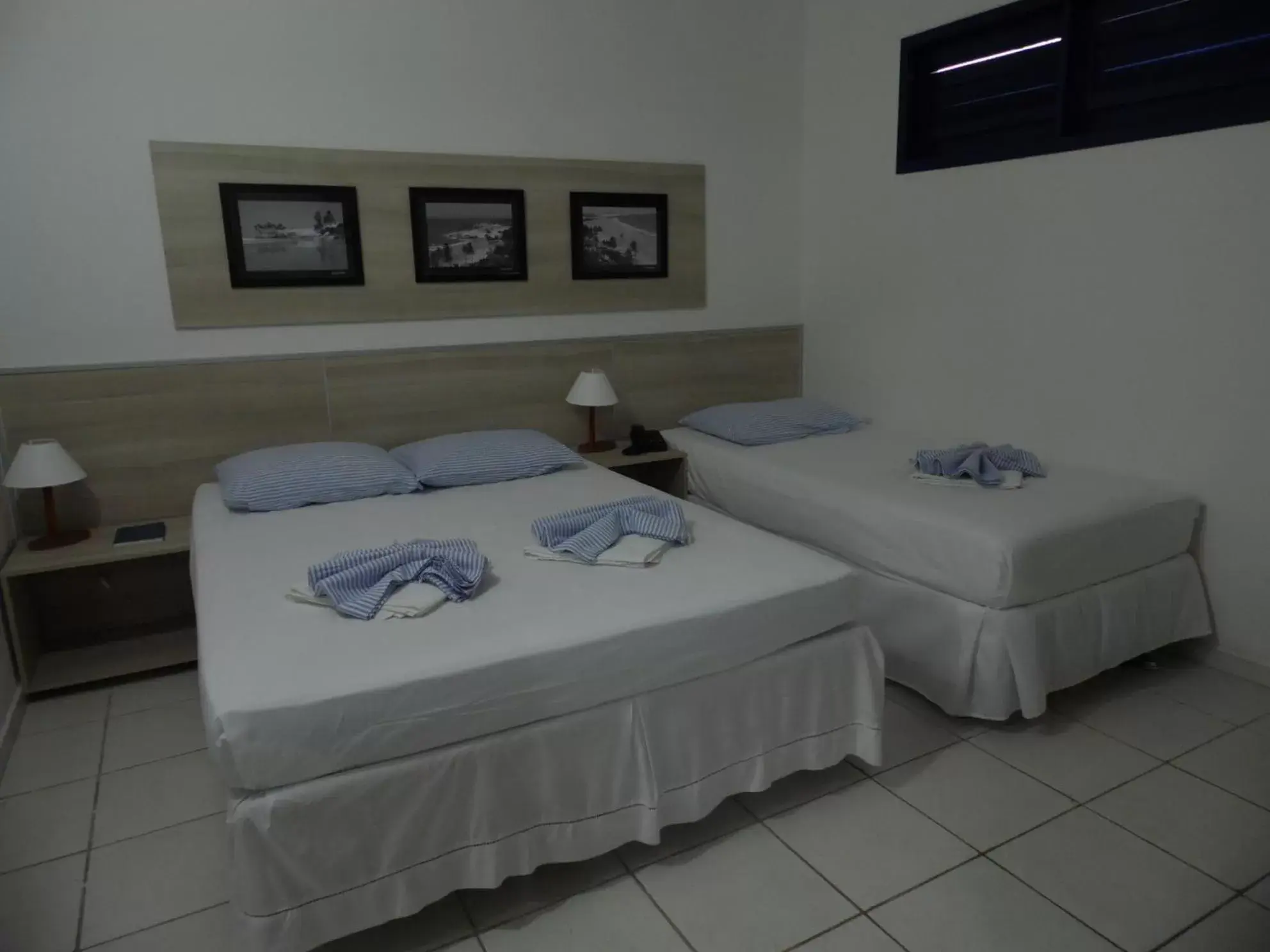 Double Room with Extra Bed (1 Double Bed + 1 Single Bed) in Hotel Praia do Futuro Double Room with Extra Bed (1 Double Bed + 1 Single Bed) in Hotel Praia do Futuro