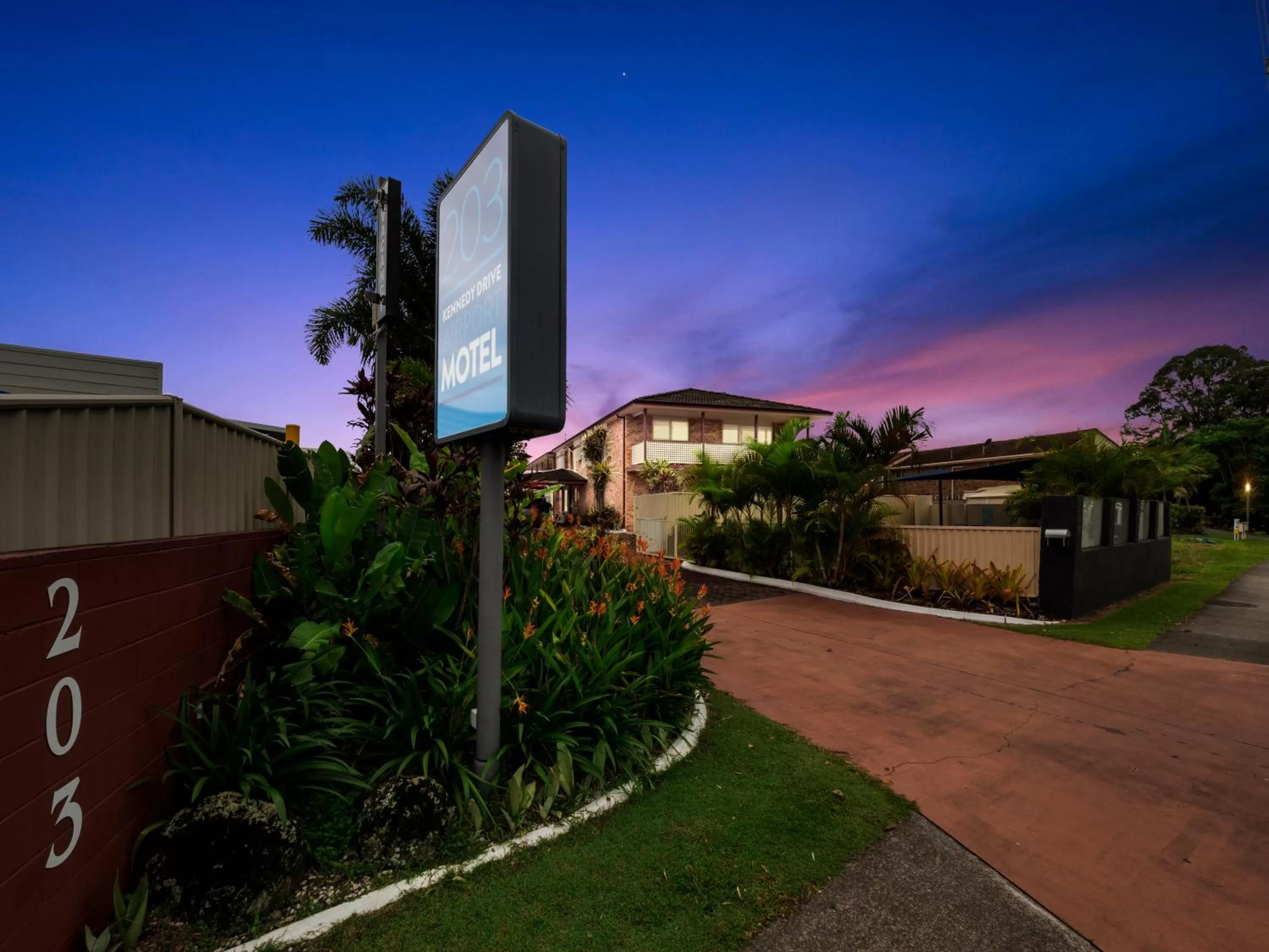 Kennedy Drive Boutique Motel - Close To City Centre & Airport