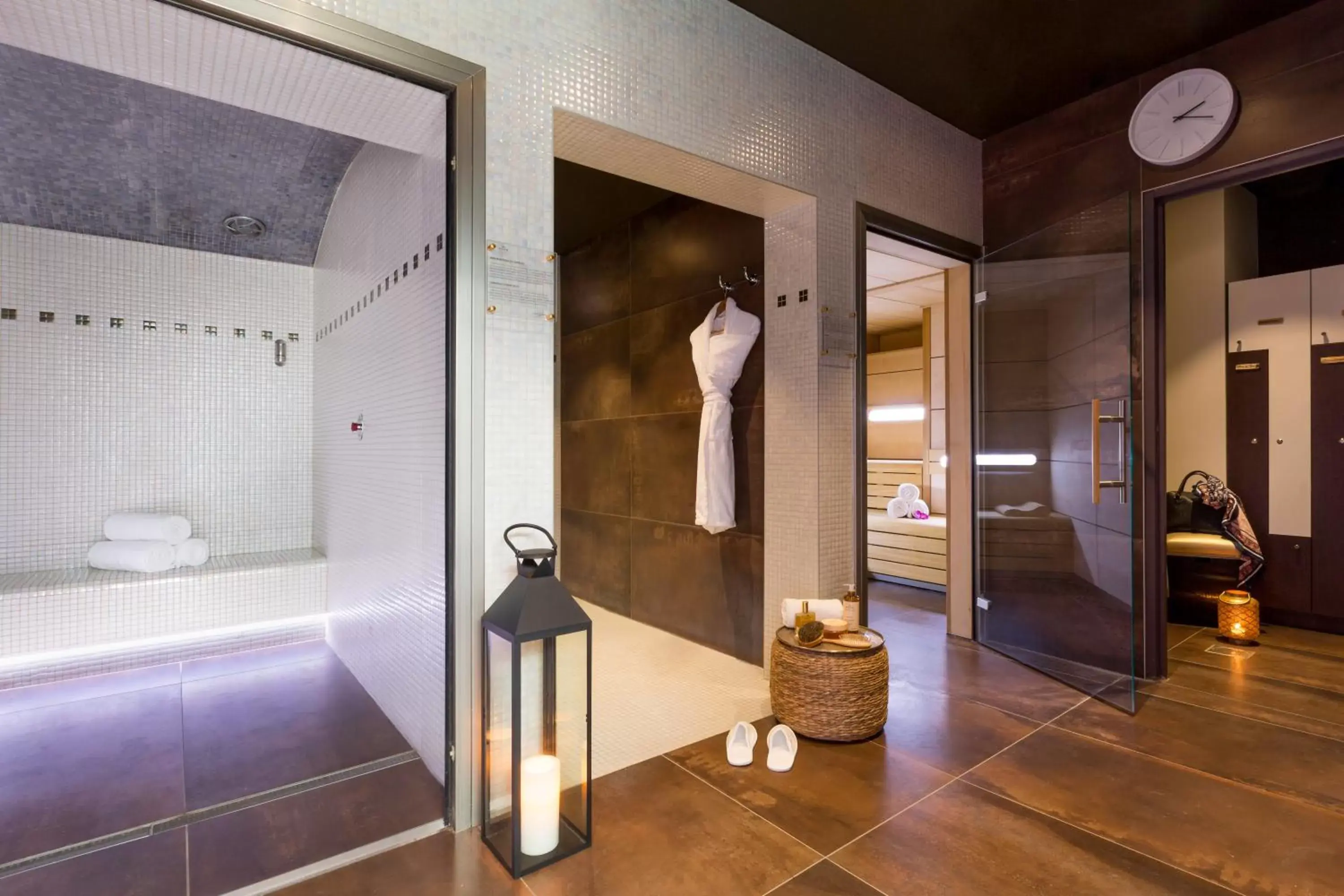 Shower in Best Western Premier de La Poste & Spa