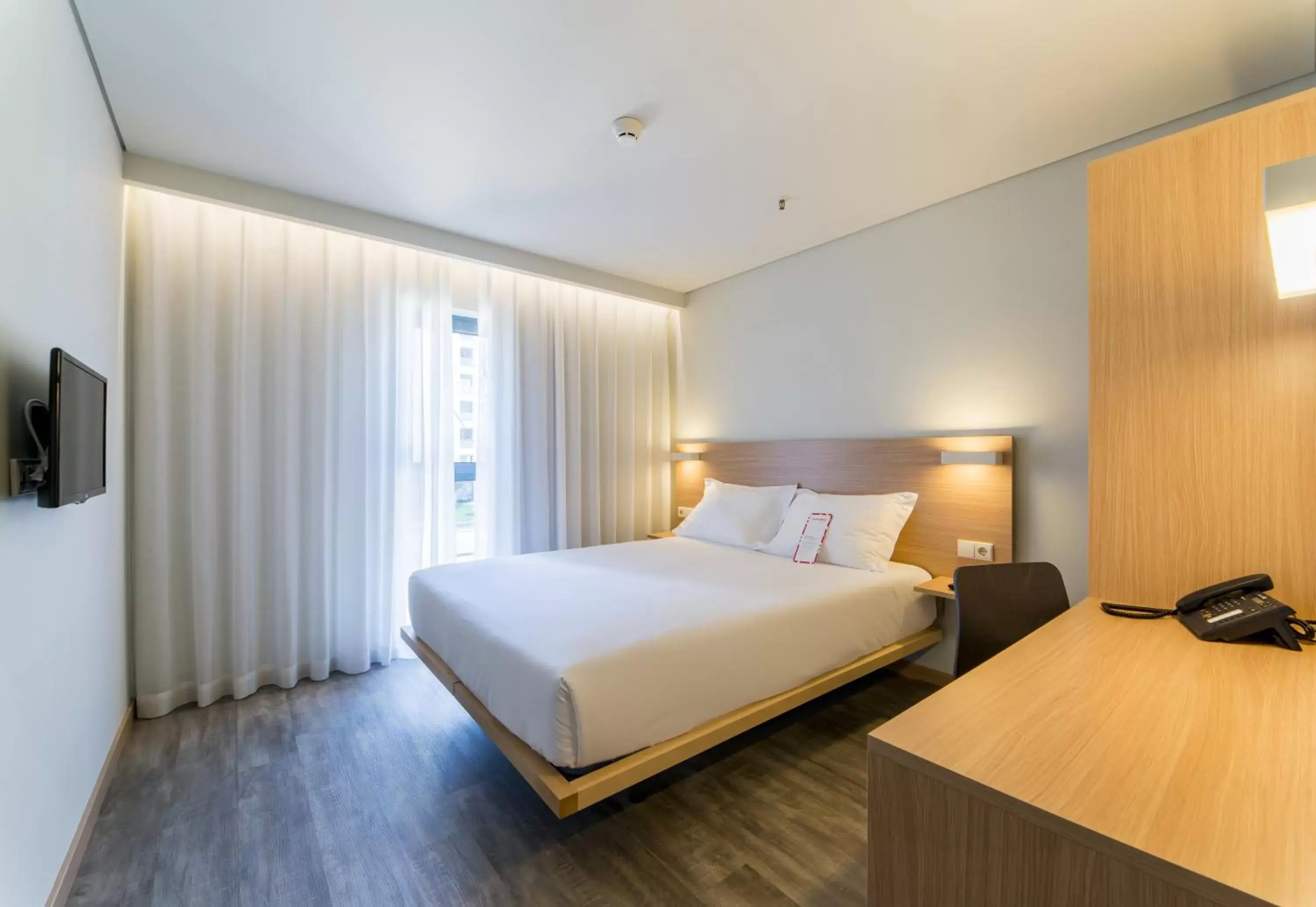 Bedroom, Bed in Moov Hotel Porto Norte
