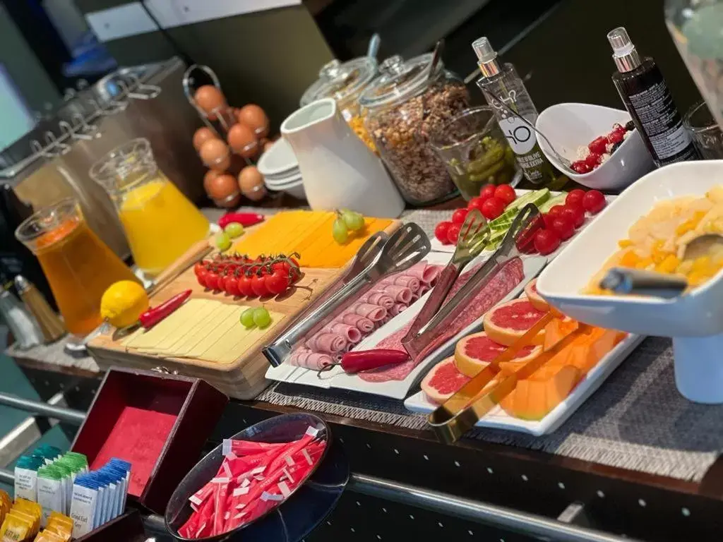 Buffet breakfast in Hôtel Escurial - Centre Gare