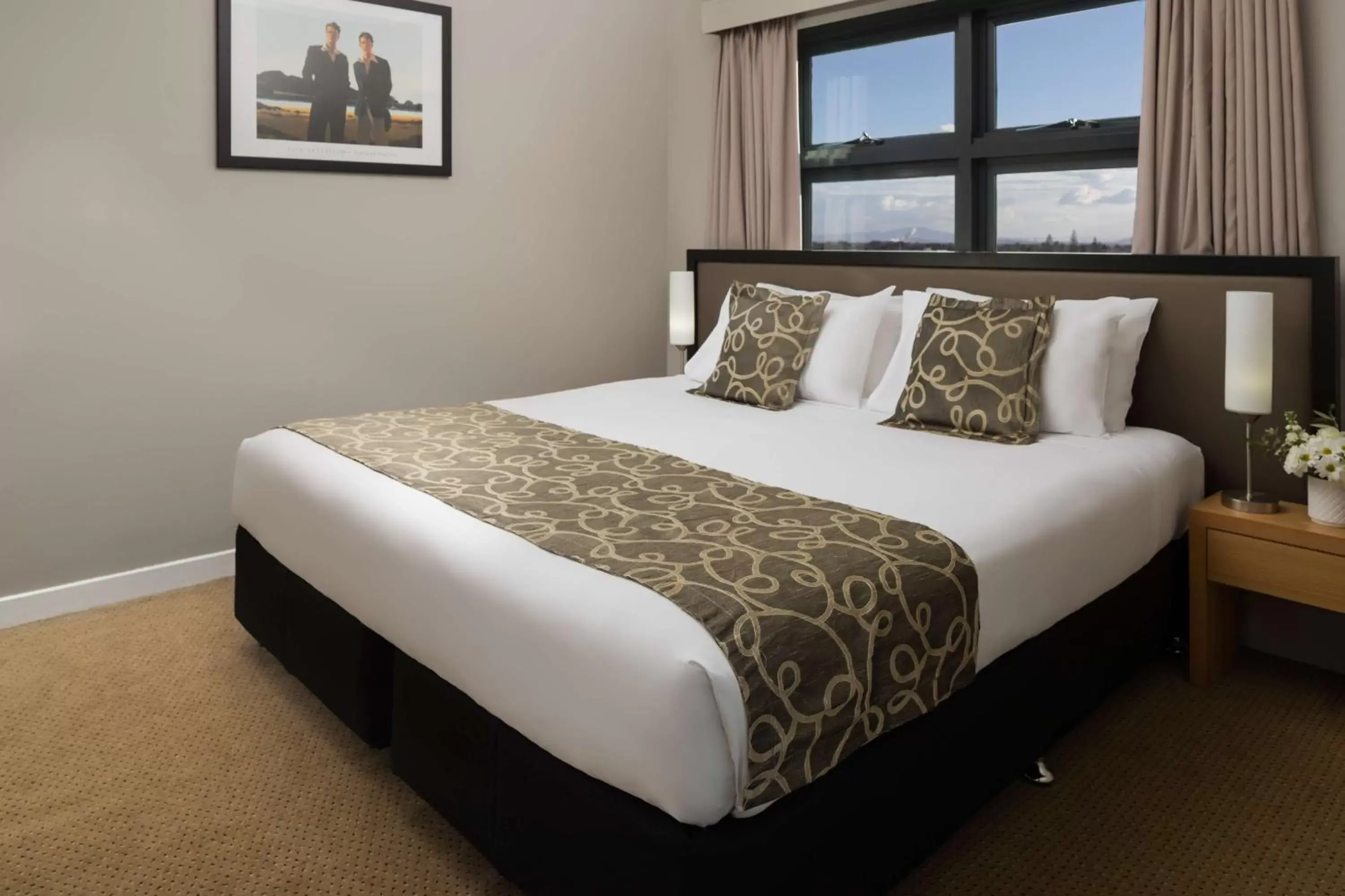 Photo of the whole room, Bed in Rydges Mackay Suites