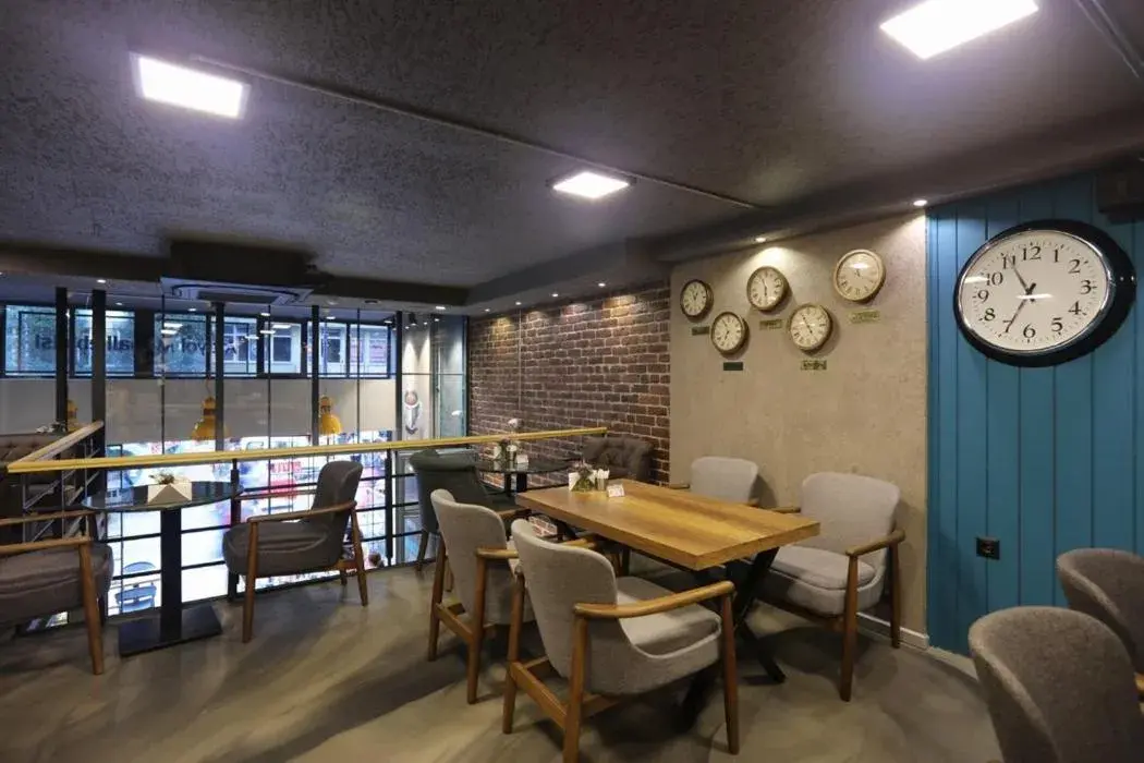 Restaurant/places to eat in Red Stone Hotel Restaurant/places to eat in Red Stone Hotel