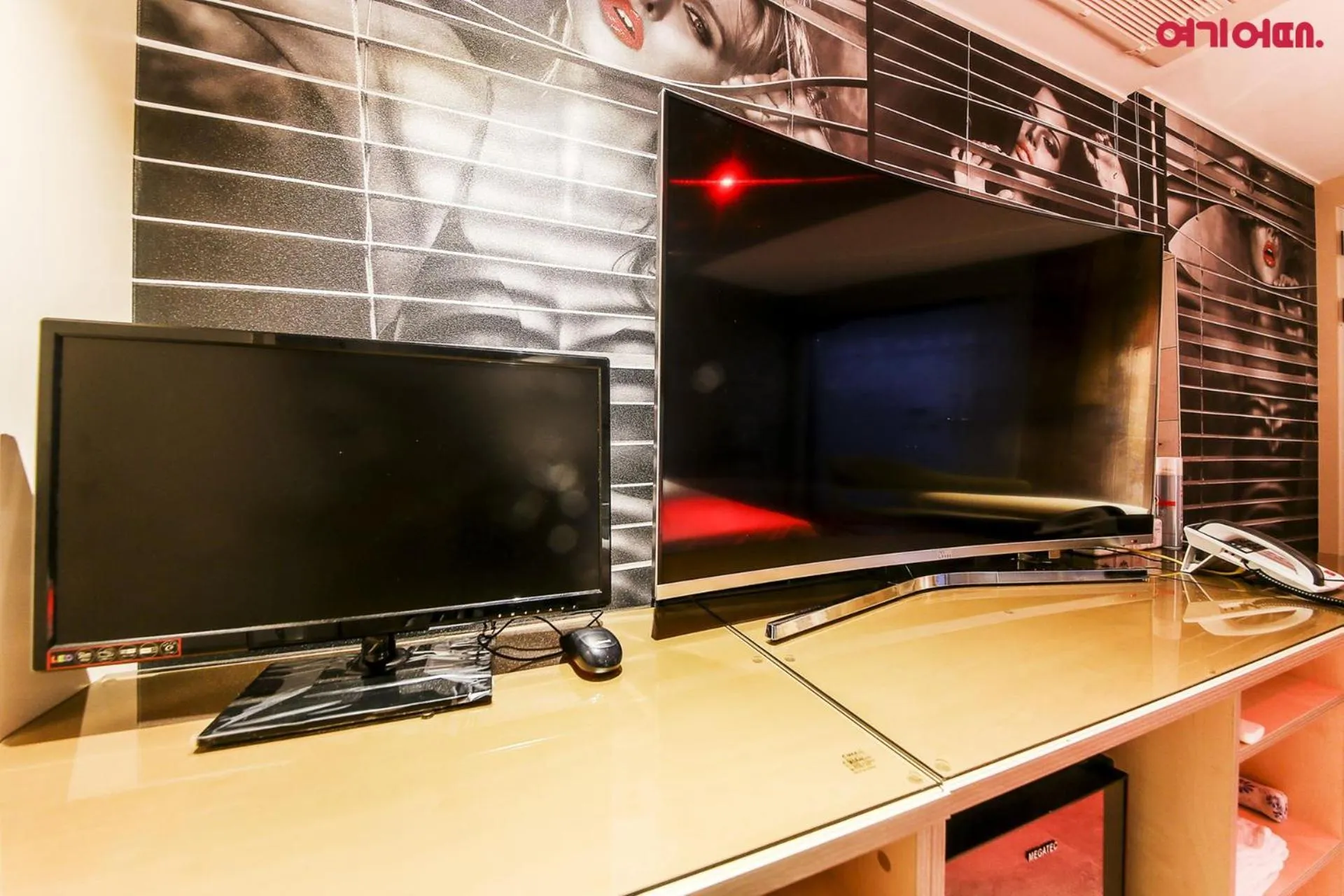 TV and multimedia in Goodstay Grand Motel Chuncheon