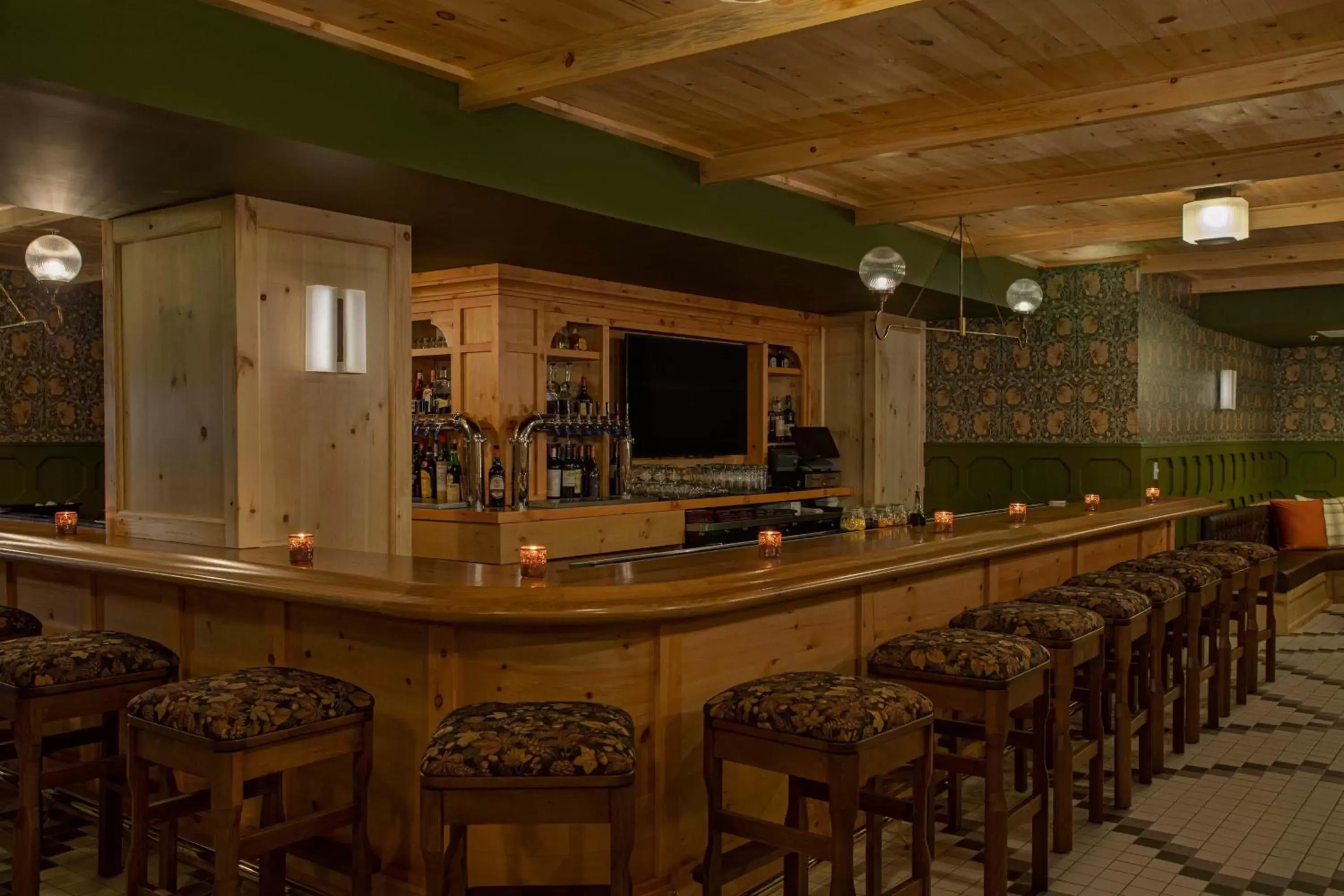 Restaurant/places to eat, Lounge/Bar in Grand Adirondack Hotel, Lake Placid, a Tribute Portfolio Hotel