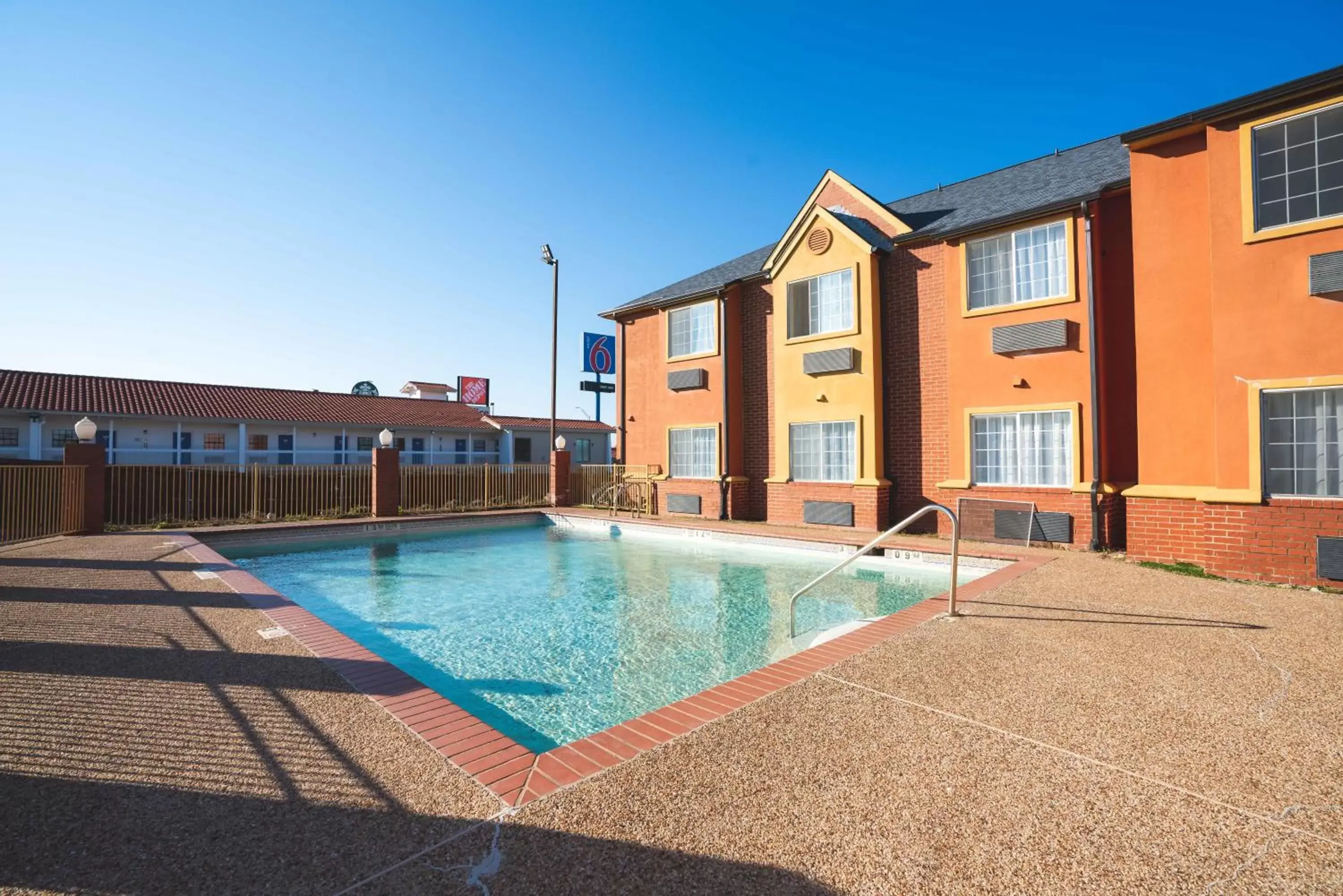 Swimming pool, Property Building in Regency Inn & Suites DFW
