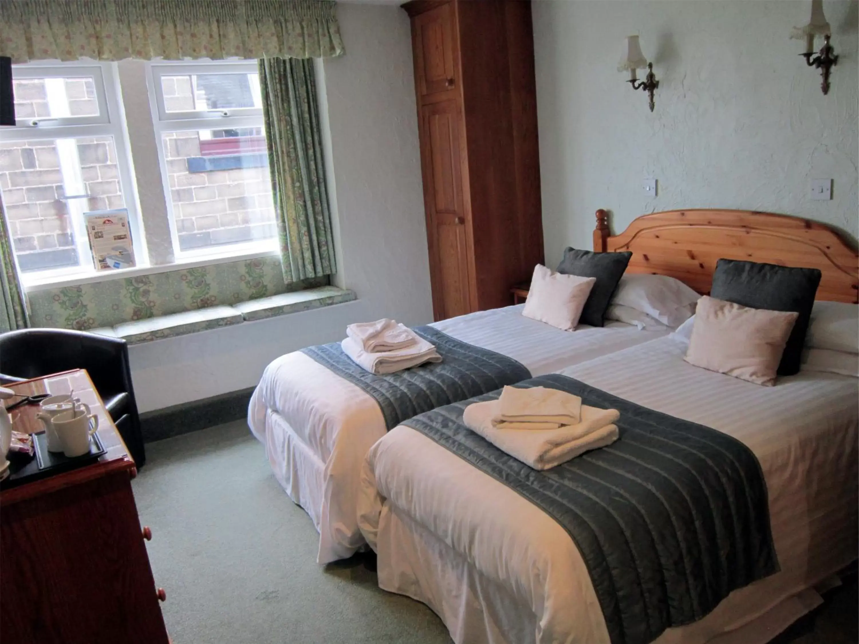 Bedroom, Bed in The Old White Lion Hotel