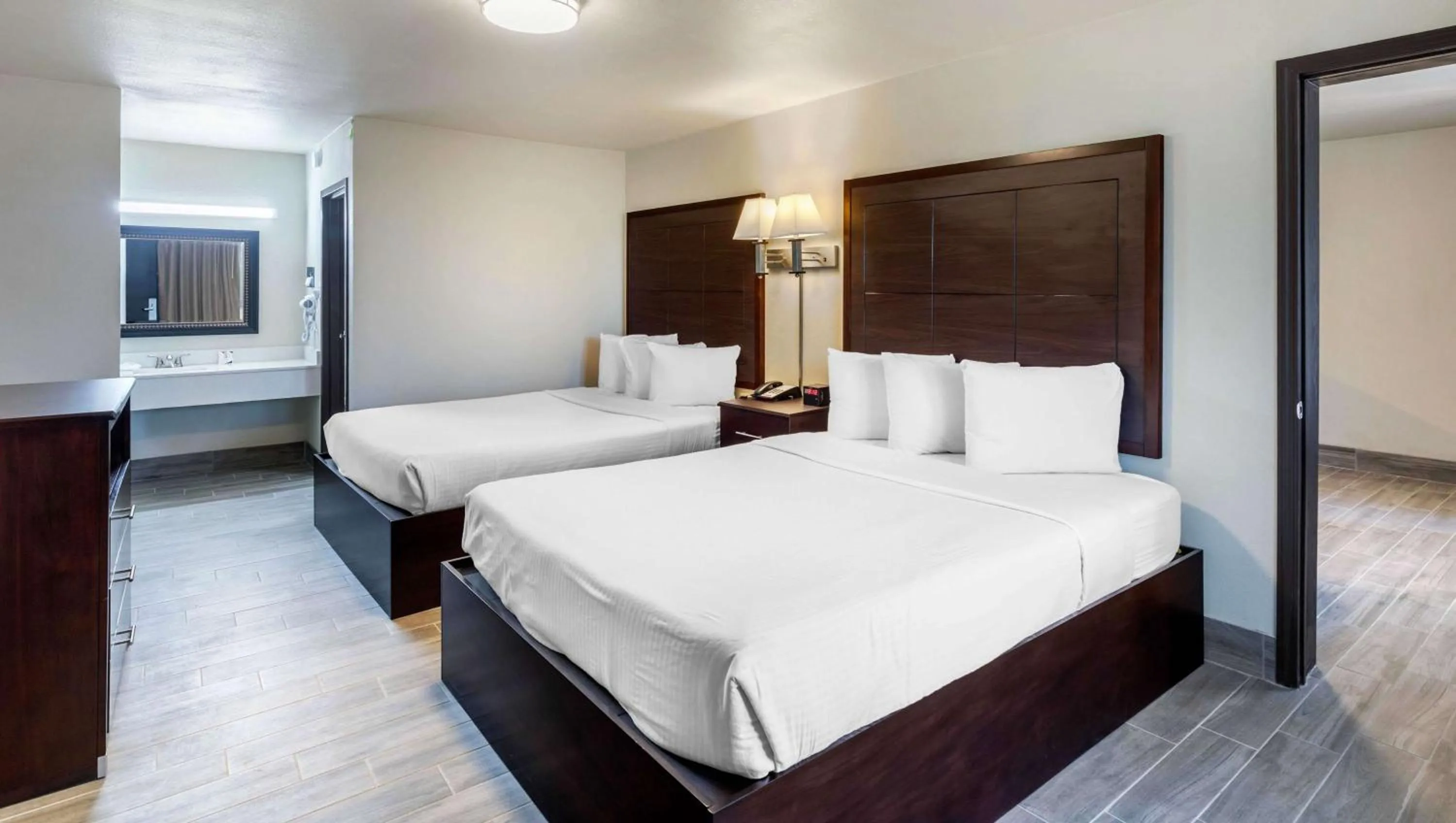 Photo of the whole room, Bed in Magnuson Grand Hotel and Conference Center Tyler