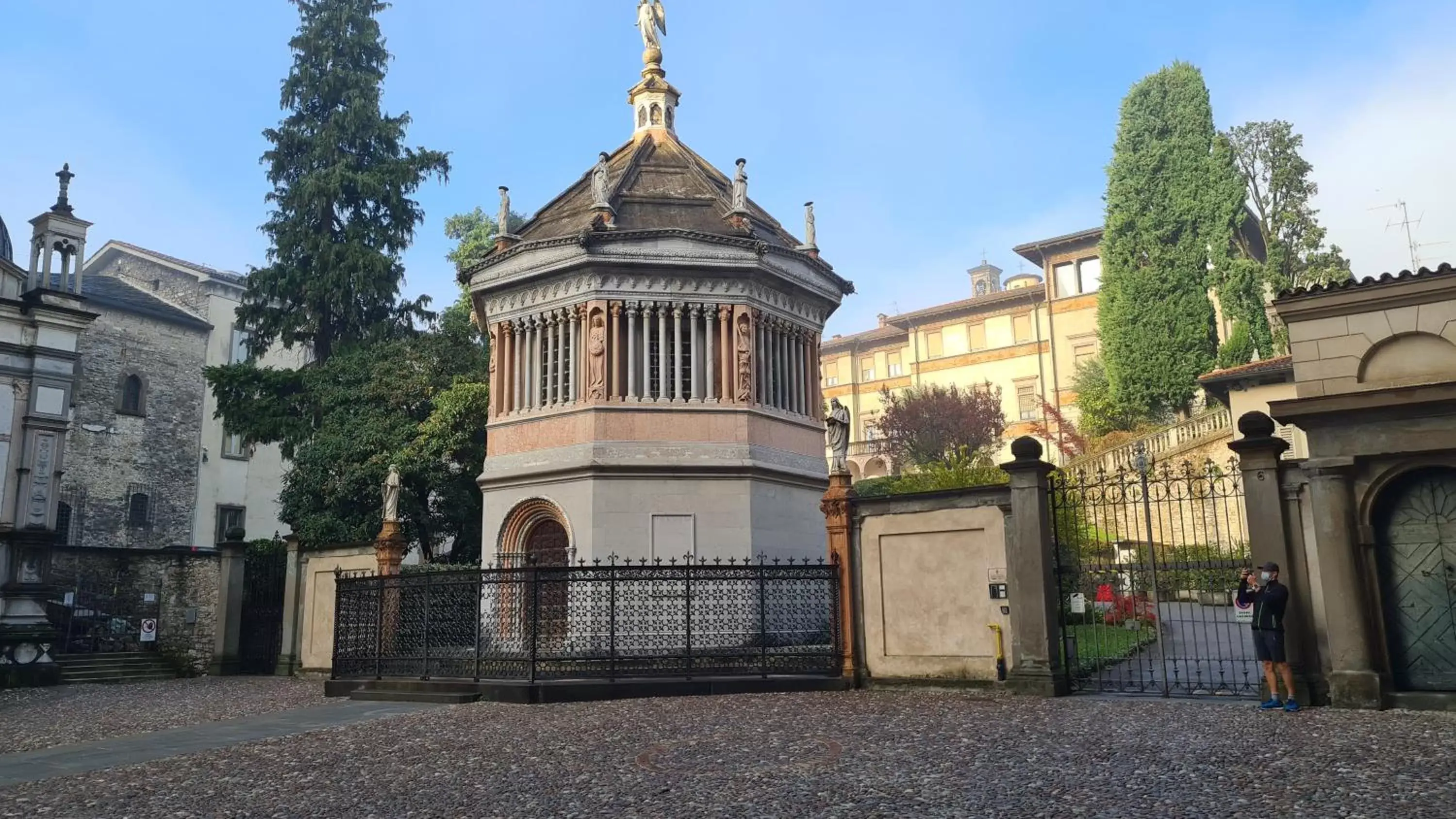 Nearby landmark, Property Building in Hotel Piazza Vecchia