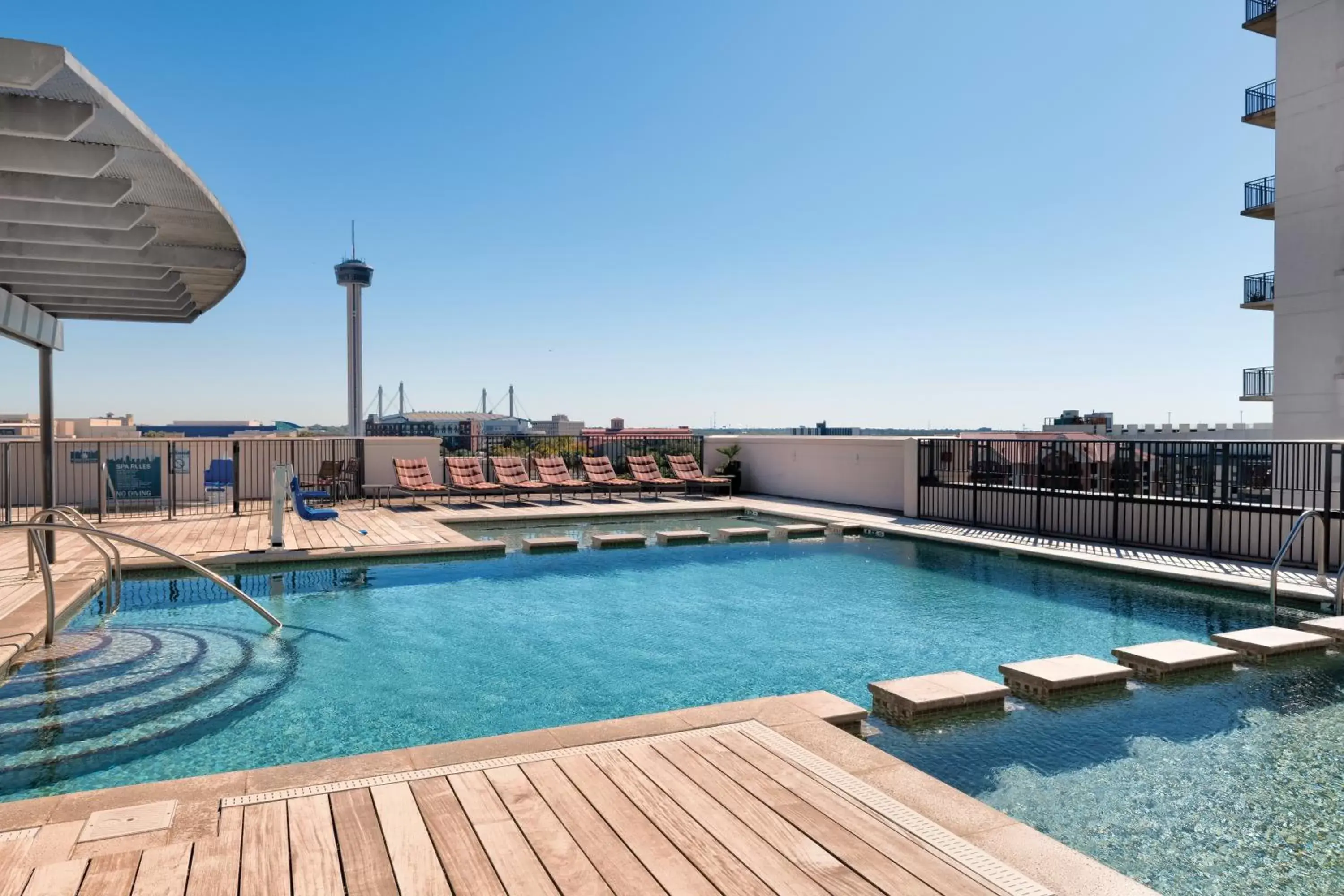 Swimming pool in Club Wyndham La Cascada Swimming pool in Club Wyndham La Cascada