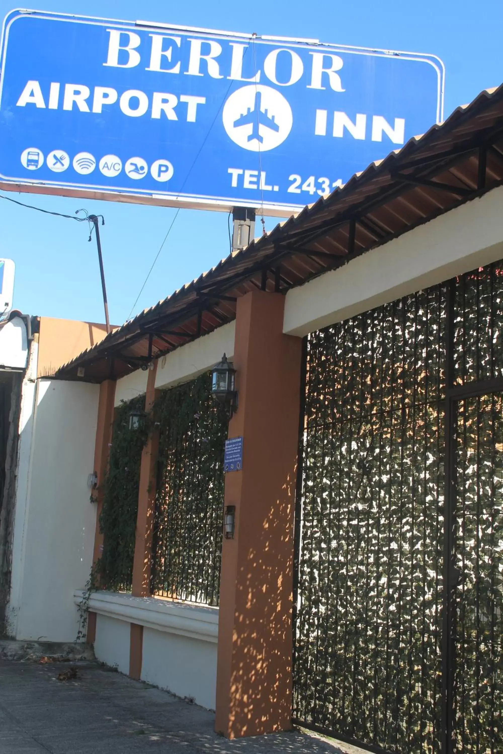 Facade/entrance in Berlor Airport Inn