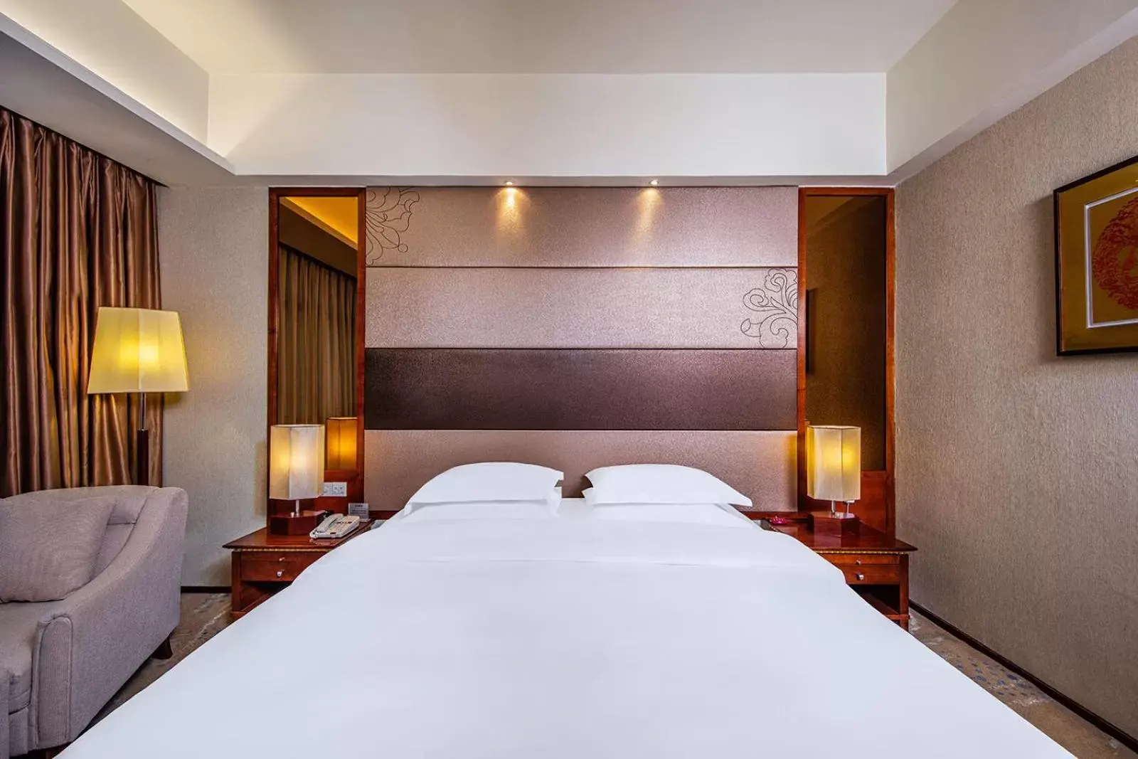 Bedroom, Bed in Crowne Plaza Foshan, an IHG Hotel - Exclusive bus stations for HKSAR round-trips