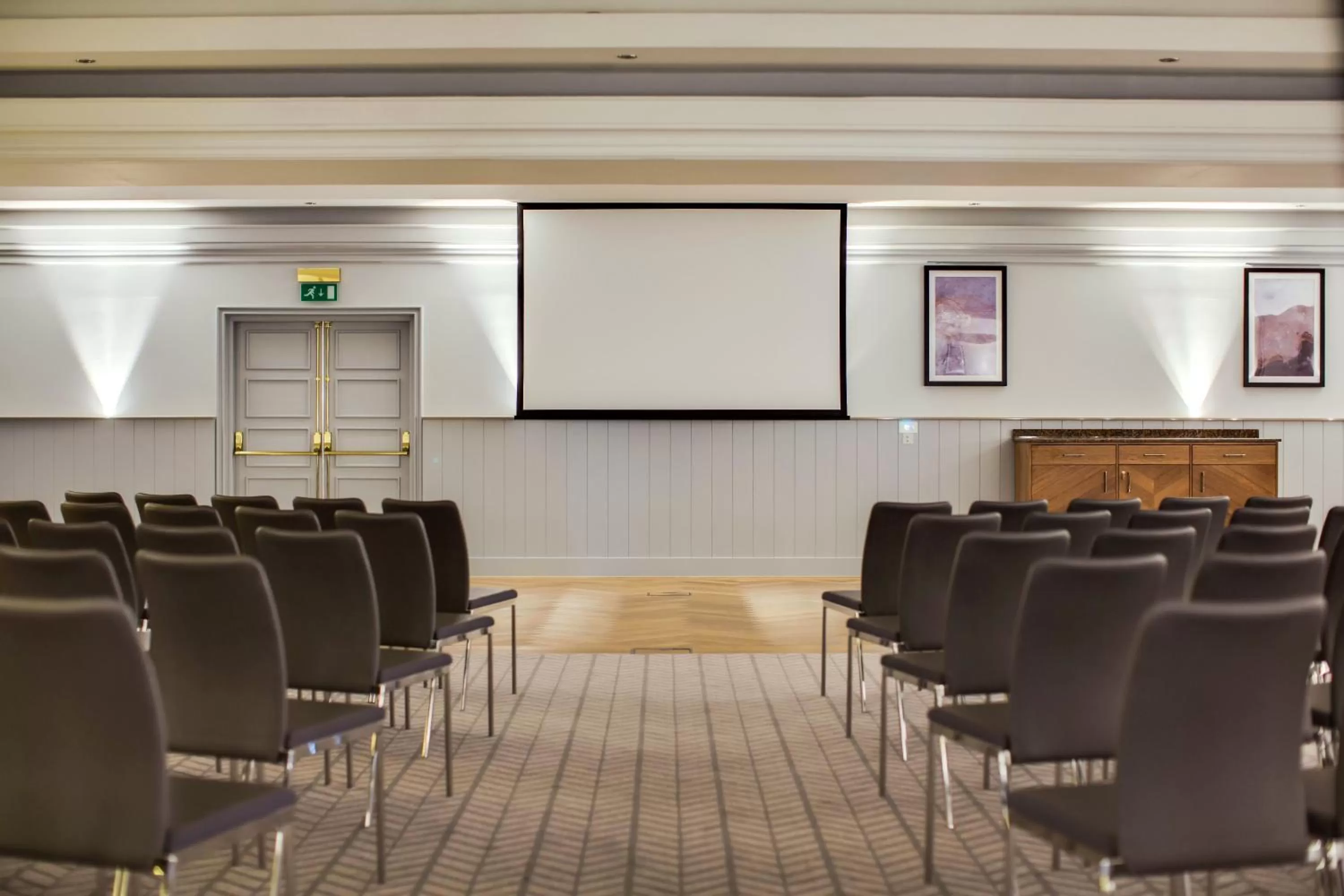 Meeting/conference room in voco Grand Central Glasgow by IHG