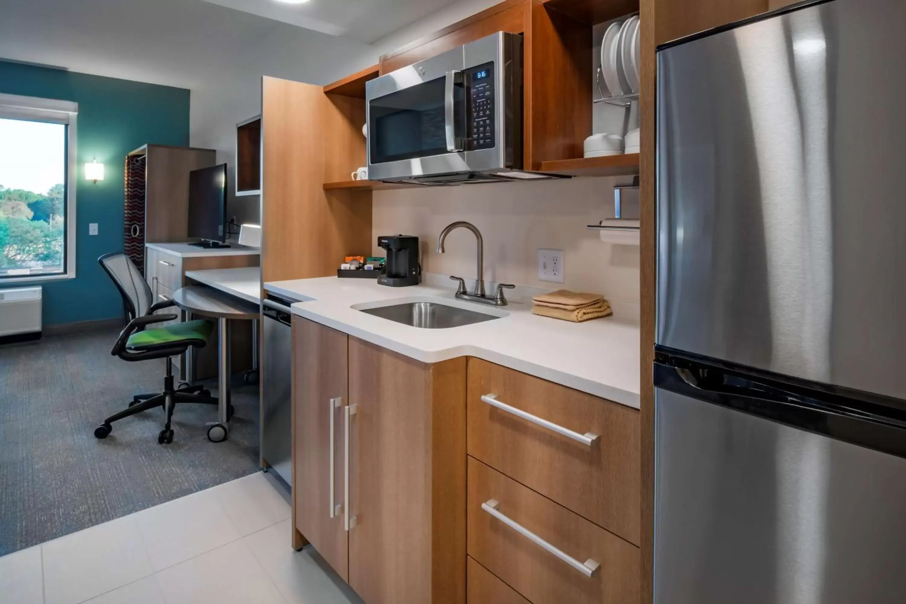 Bedroom, Kitchen/Kitchenette in Home2 Suites by Hilton Omaha I-80 at 72nd Street, NE