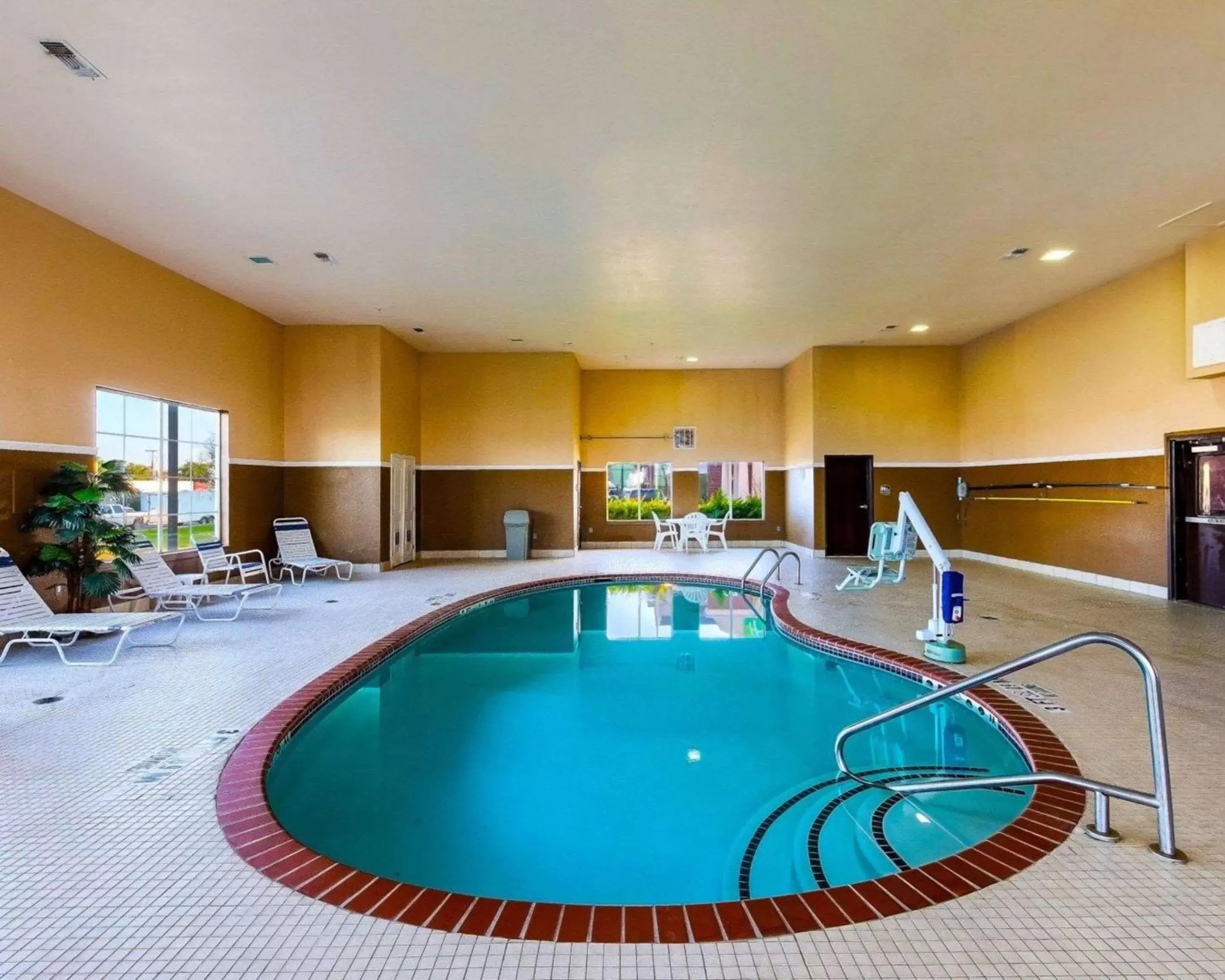 Swimming Pool in Comfort Suites University Abilene