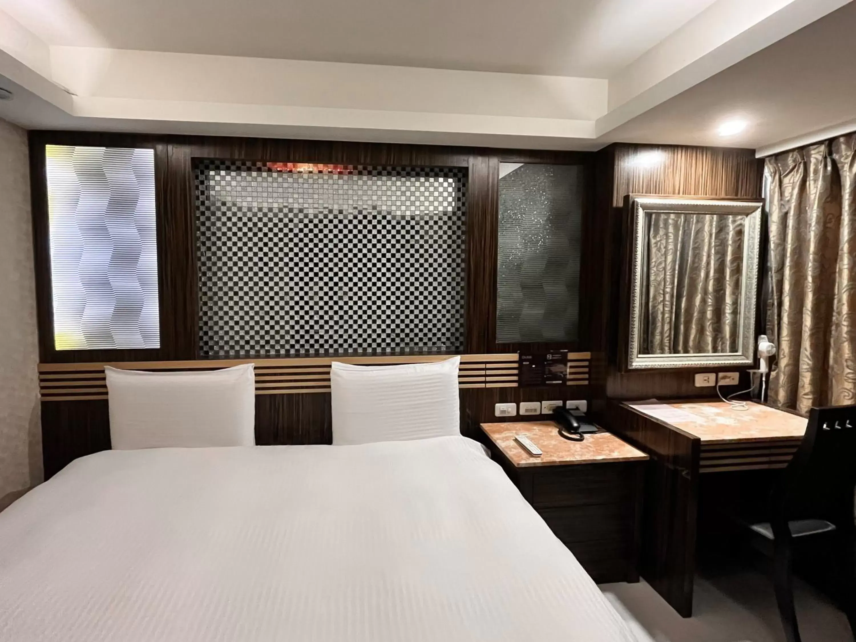 room service, Bed in Guide Hotel Taipei Xinyi