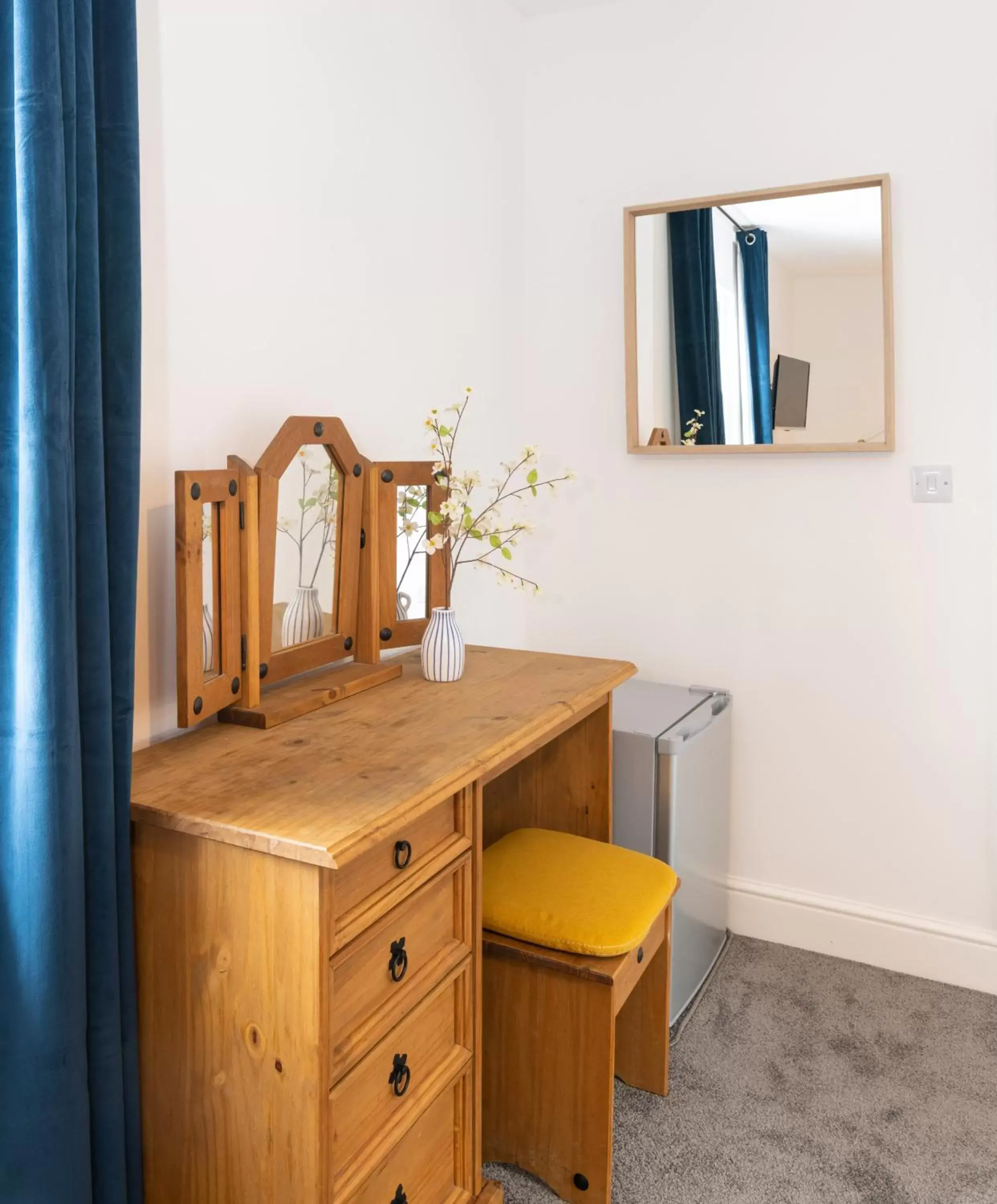 Bedroom, TV/Entertainment Center in BrickSage Rooms, King's Lynn South Gate