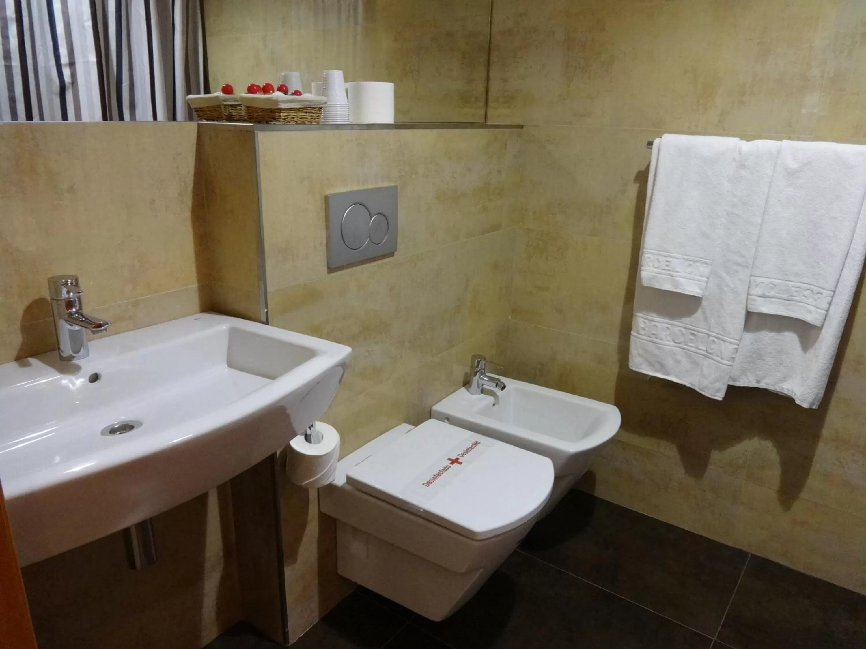 Toilet in Hotel Lloret Ramblas