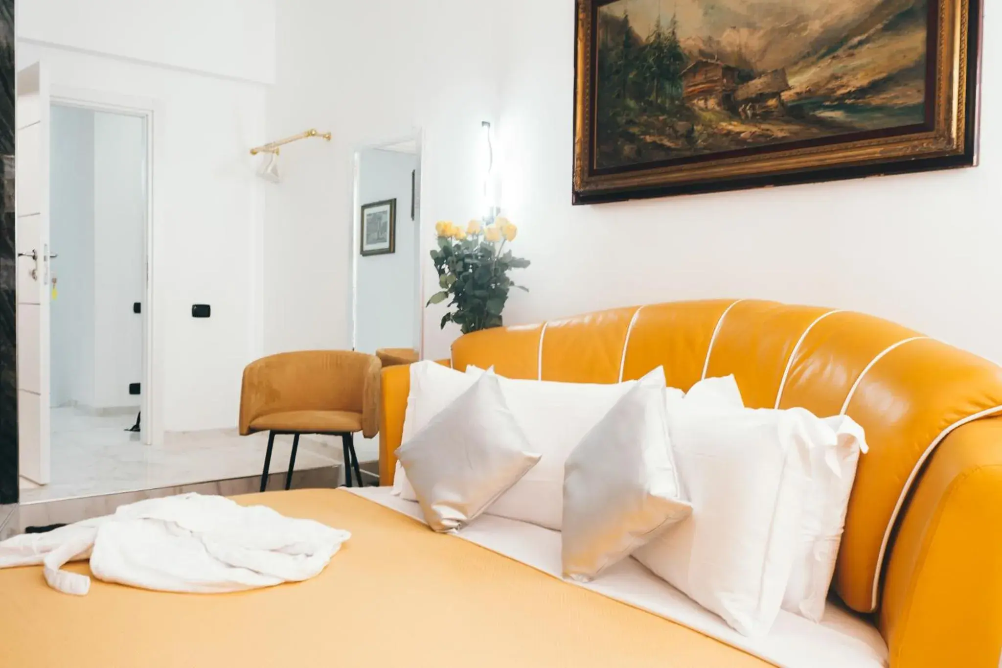 Bed, Seating Area in Gregorio VII Luxury Suites San Damaso