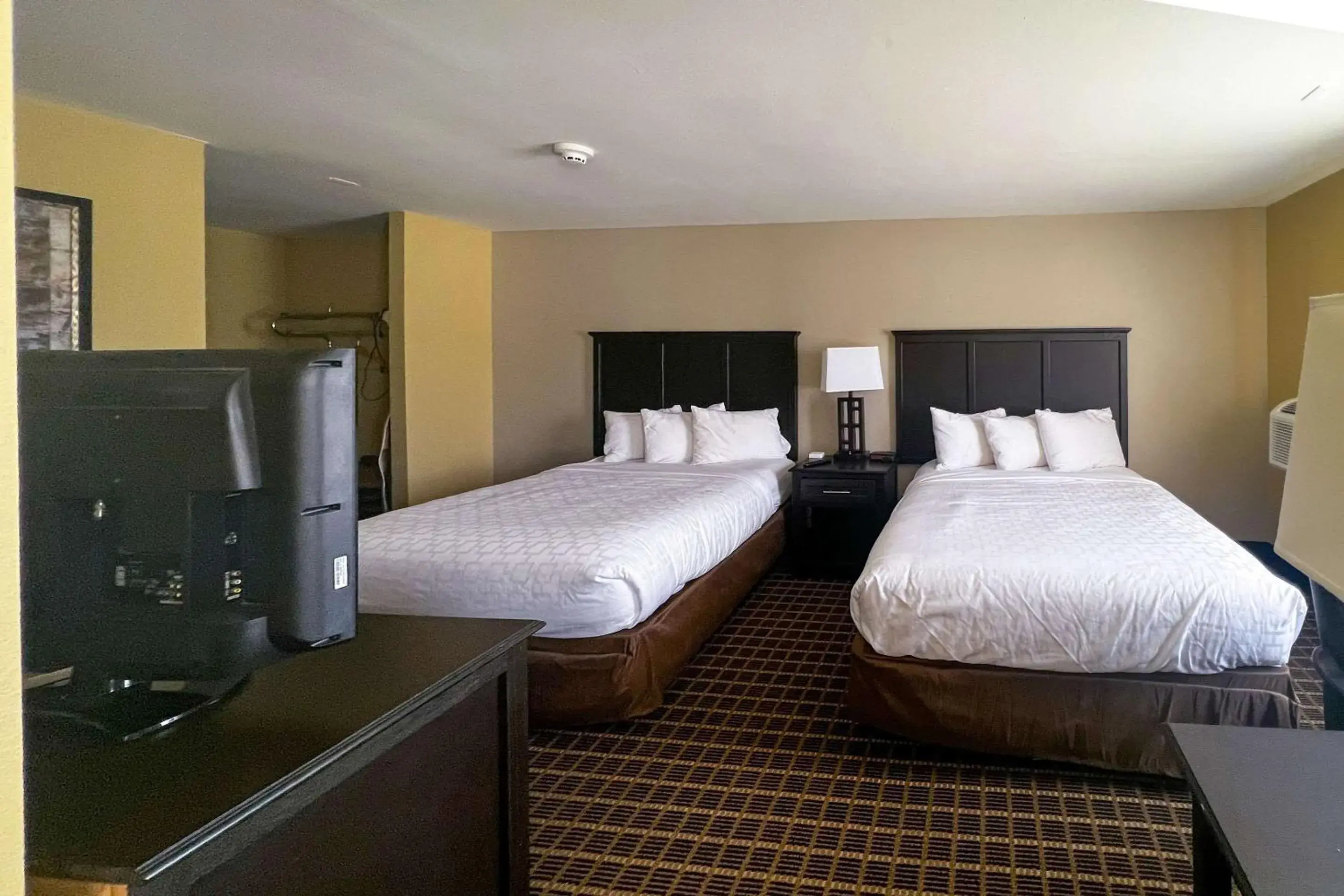 Bedroom, Bed in Clarion Inn & Suites