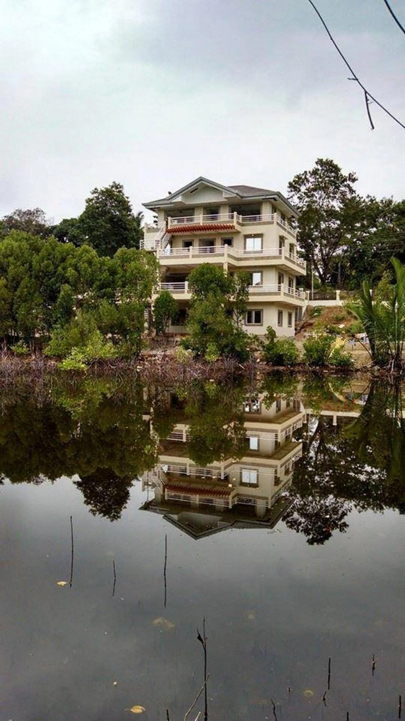 Property Building in Villa de Sierra Vista Bay and Mountain View Inn