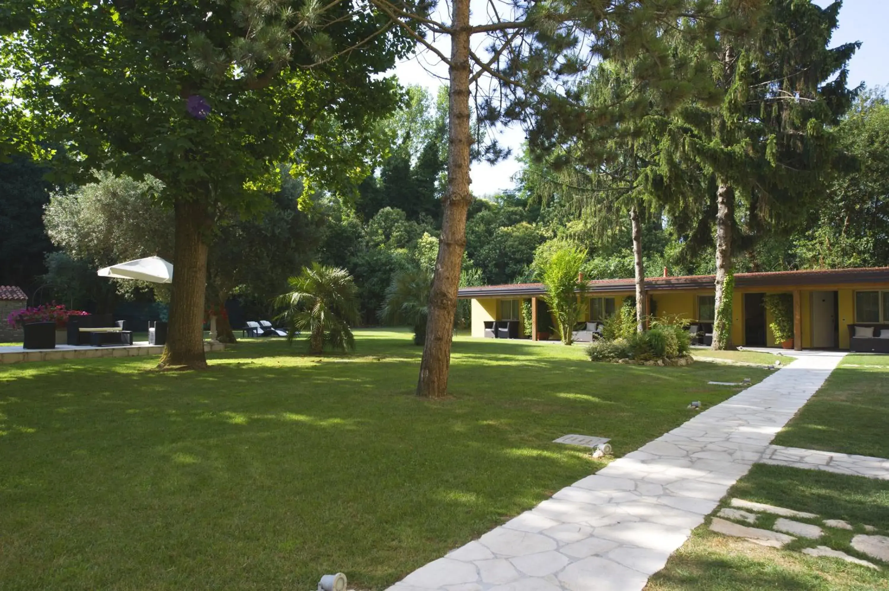 Garden in Viktoria Palace Hotel