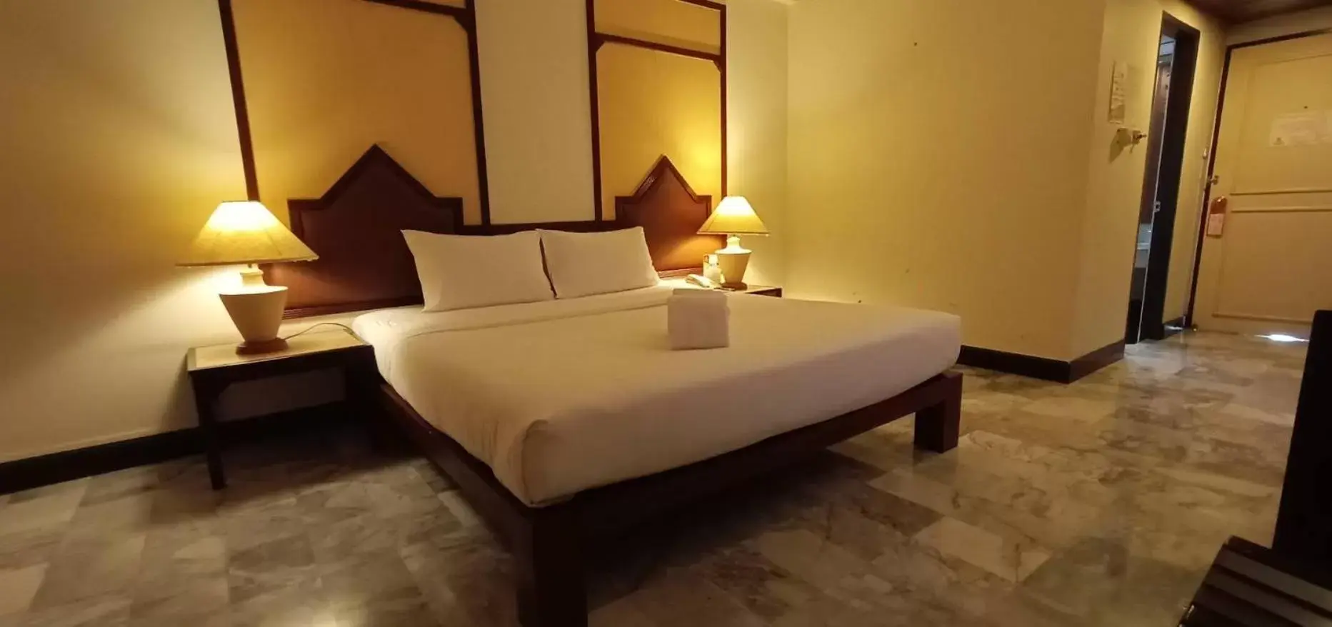 Bed in Seeharaj Hotel