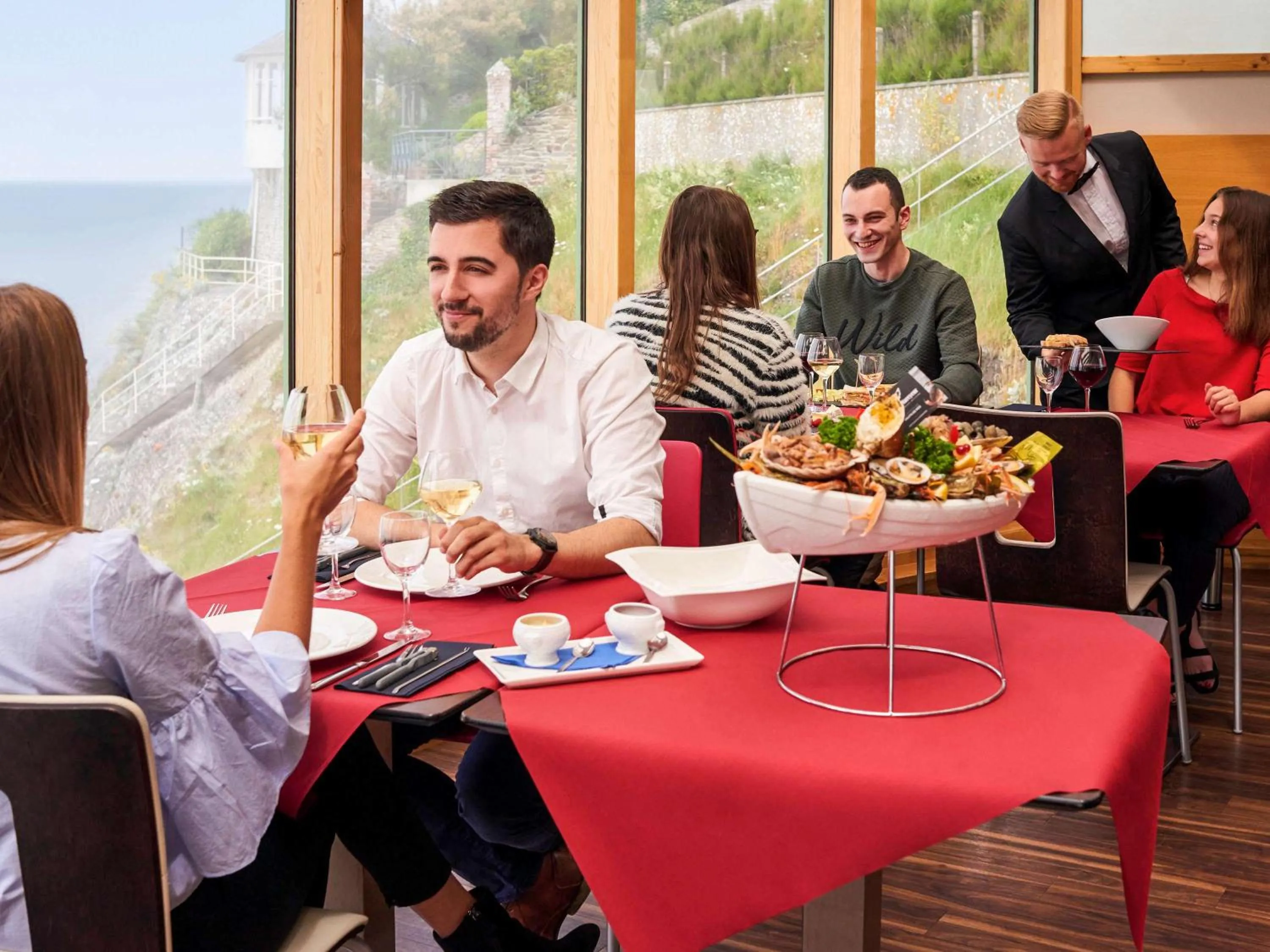 Restaurant/places to eat in Mercure Granville Le Grand Large