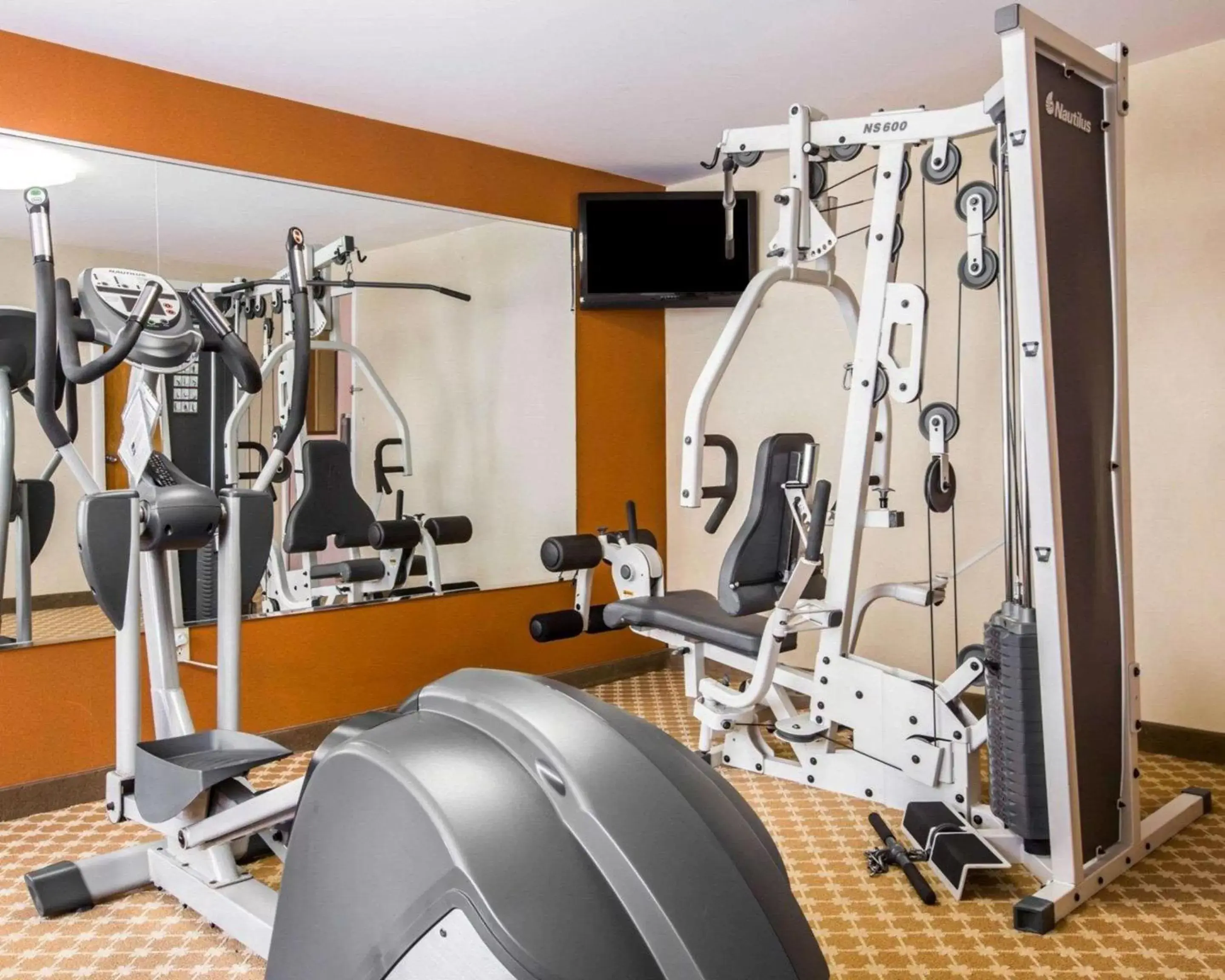 Fitness centre/facilities, Fitness Center/Facilities in Econo Lodge Lakes Region