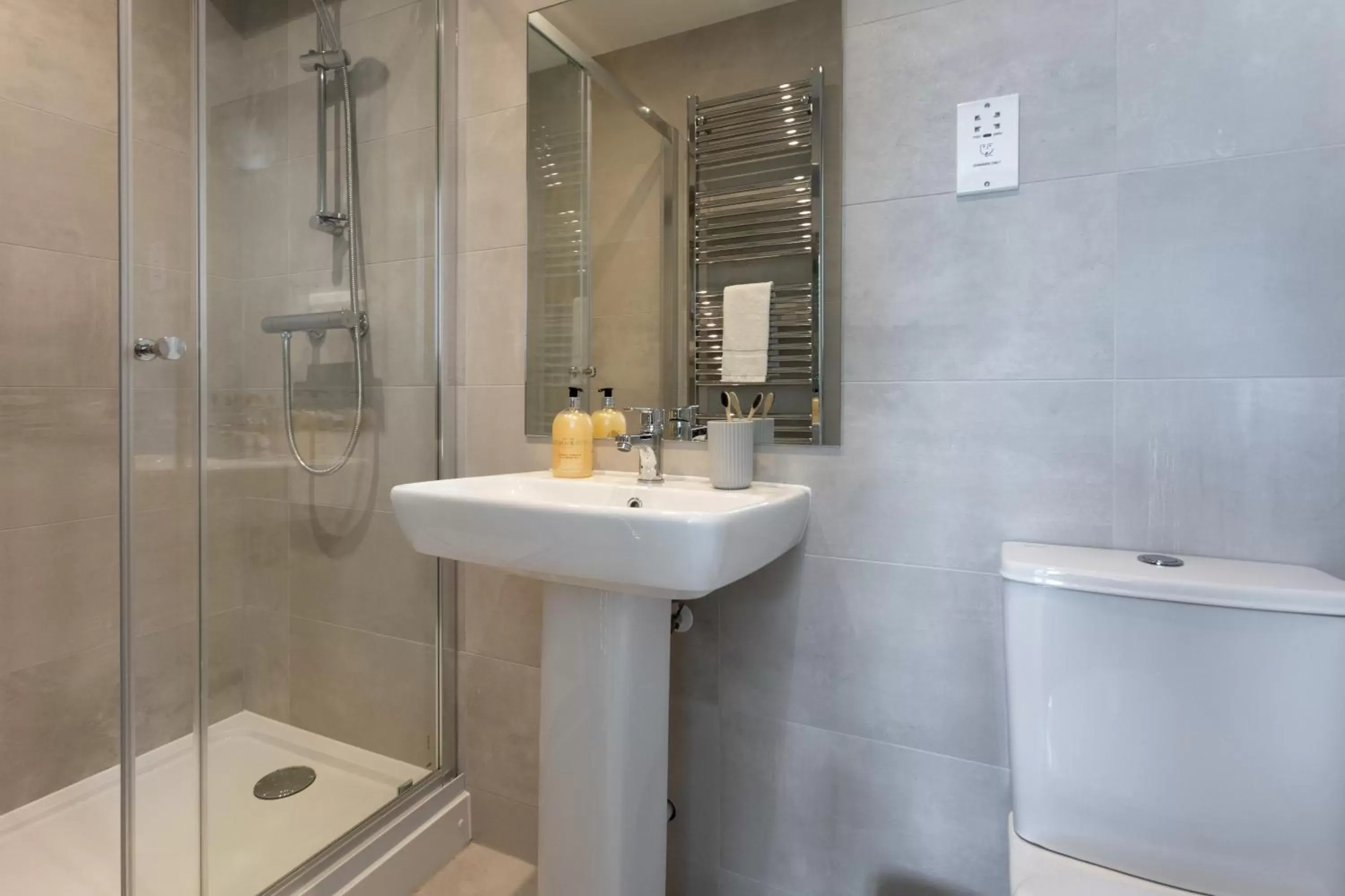 Shower, Bathroom in No.192 Oxford