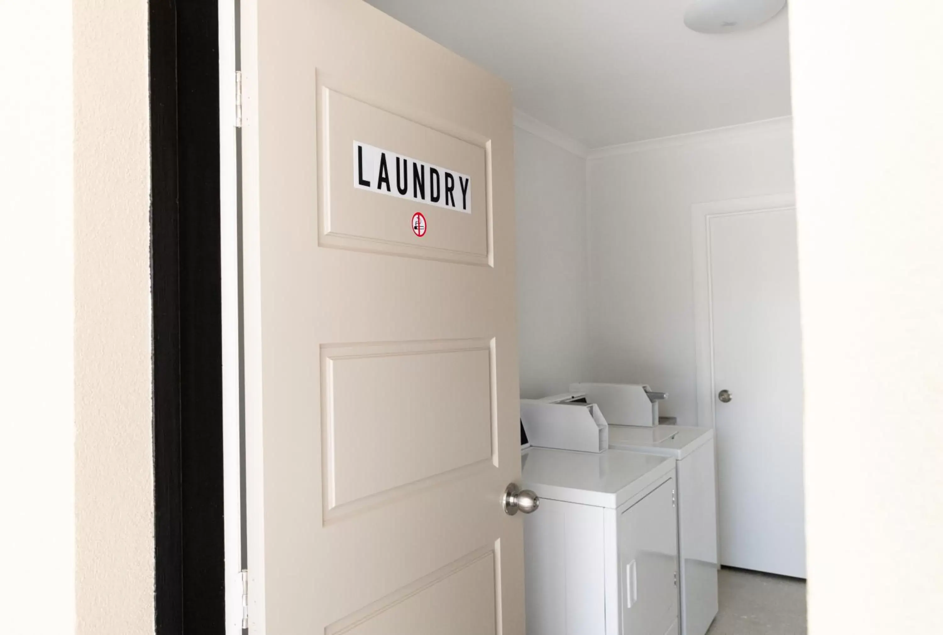 laundry, Bathroom in Econo Lodge Mildura