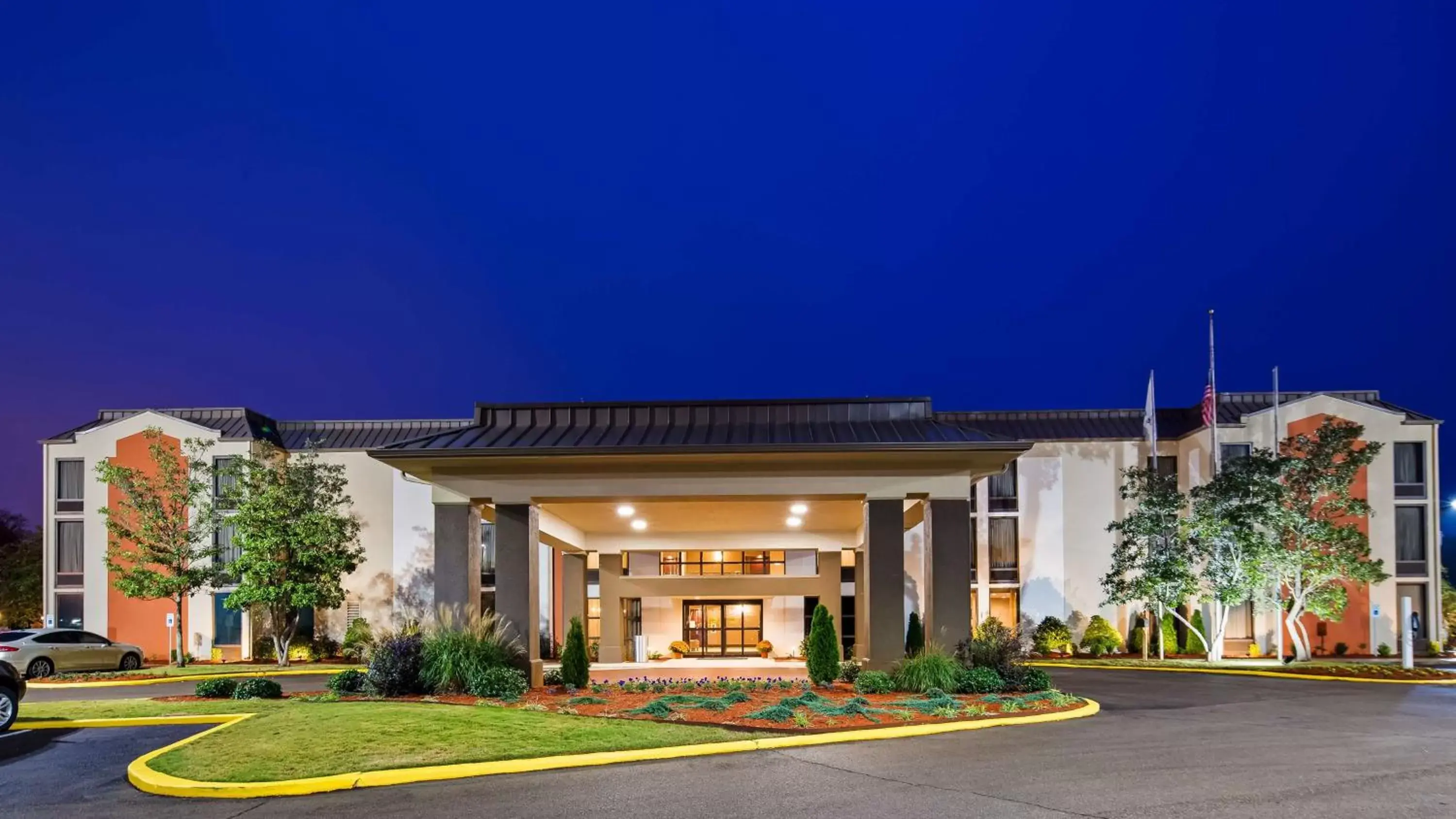 Property Building in Best Western New Albany