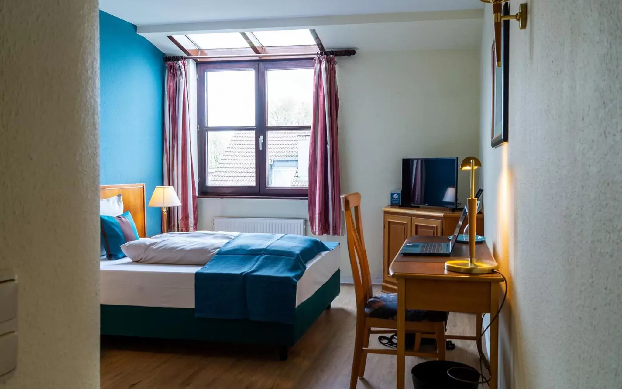 TV and multimedia, Bed in Trip Inn Bristol Hotel Mainz TV and multimedia, Bed in Trip Inn Bristol Hotel Mainz