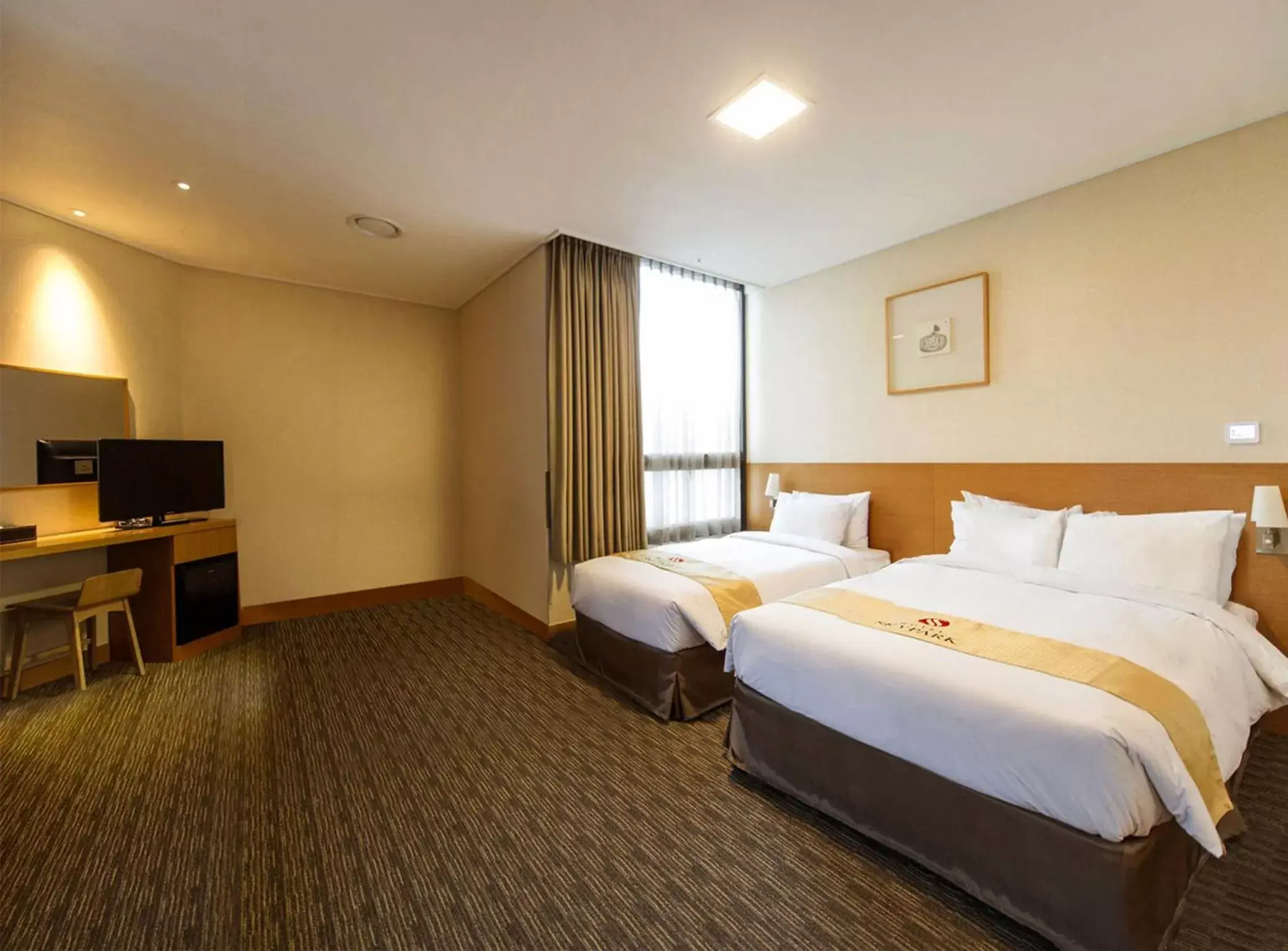 Photo of the whole room, Bed in Hotel Skypark Central Myeongdong