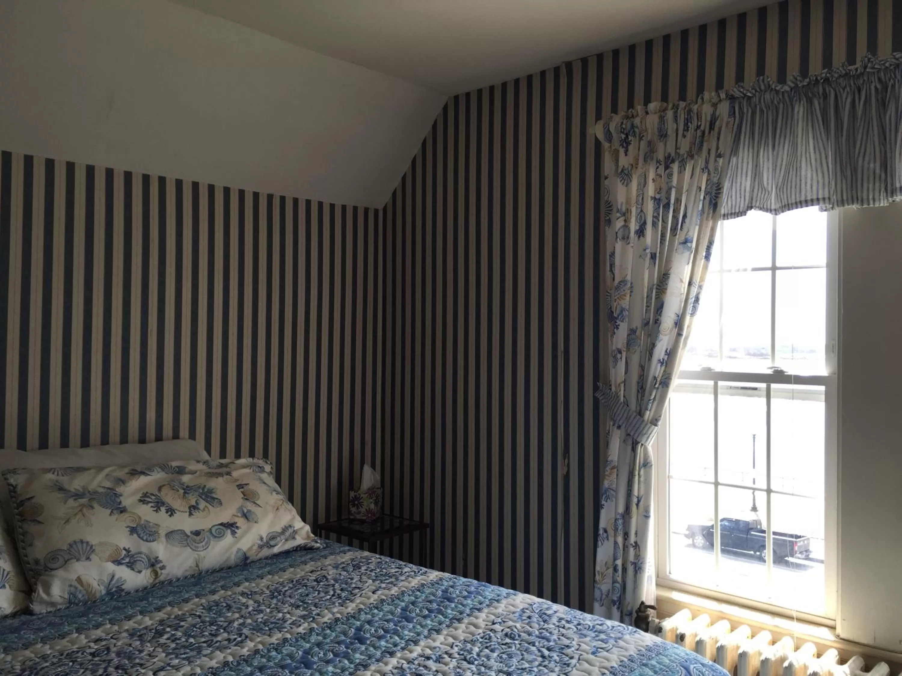 Decorative detail, Bed in Harborview Inn