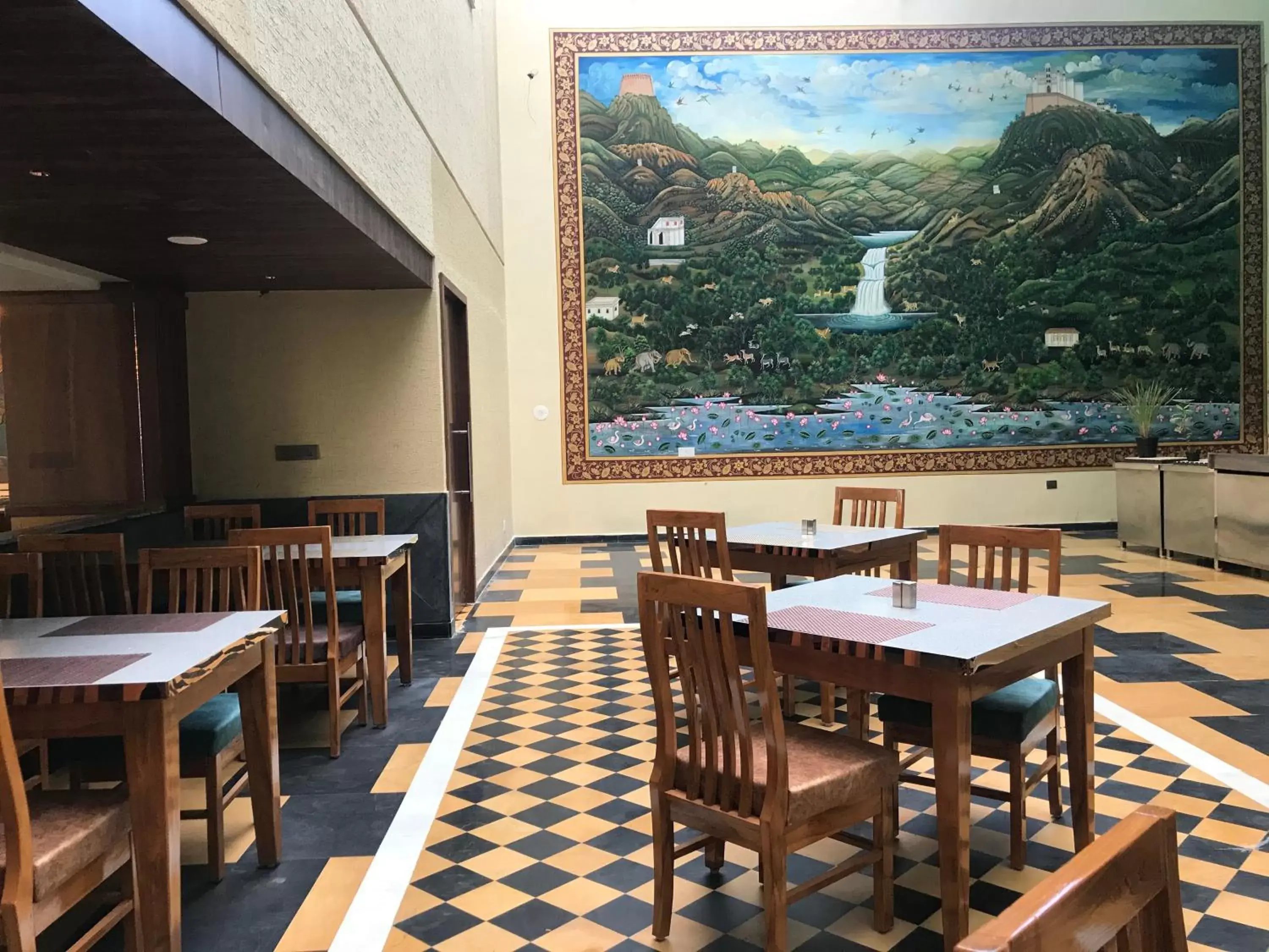 Restaurant/places to eat in Howard Johnson by Wyndham Udaipur Roop Nagar Restaurant/places to eat in Howard Johnson by Wyndham Udaipur Roop Nagar