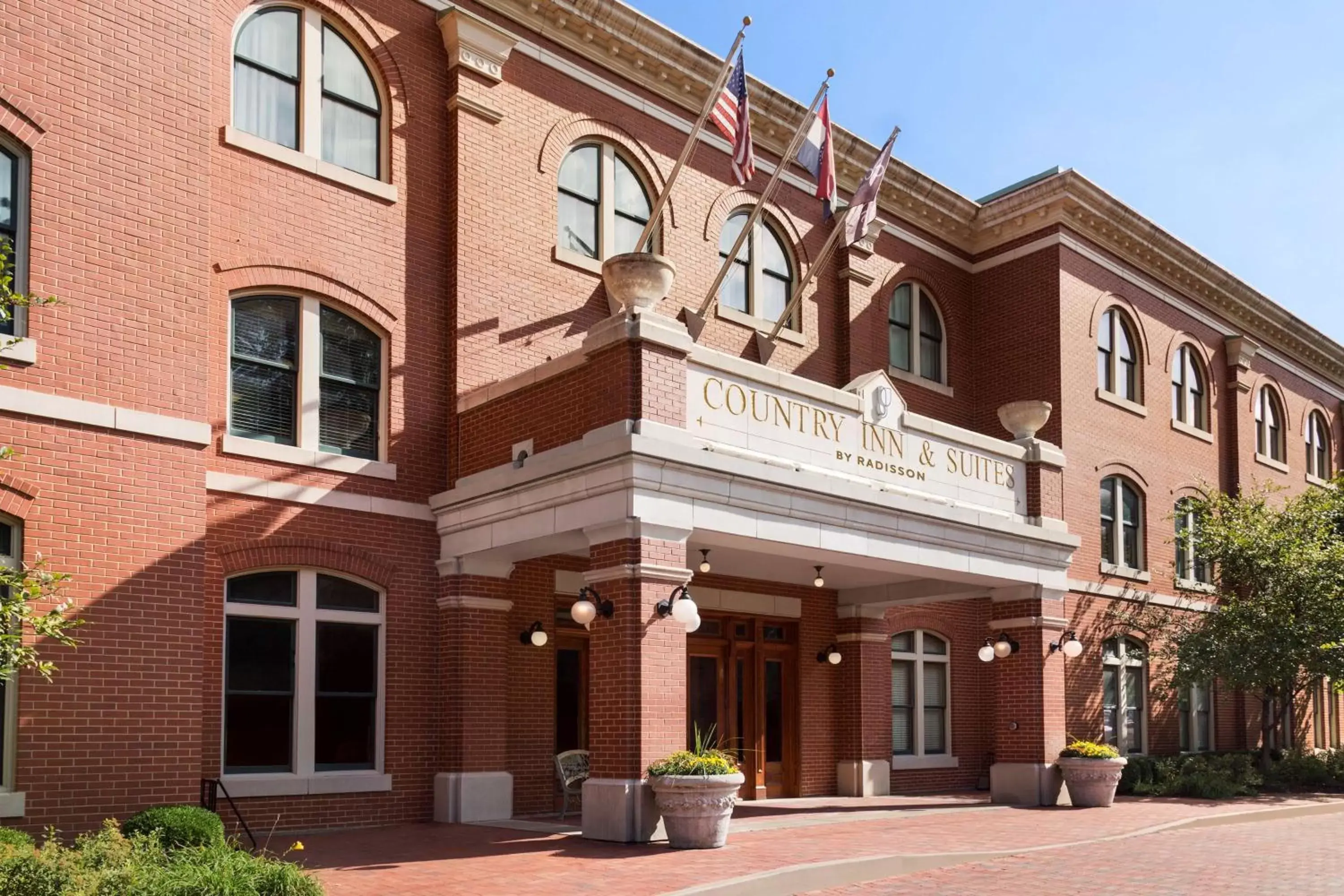 Property building in Country Inn & Suites by Radisson, St. Charles, MO